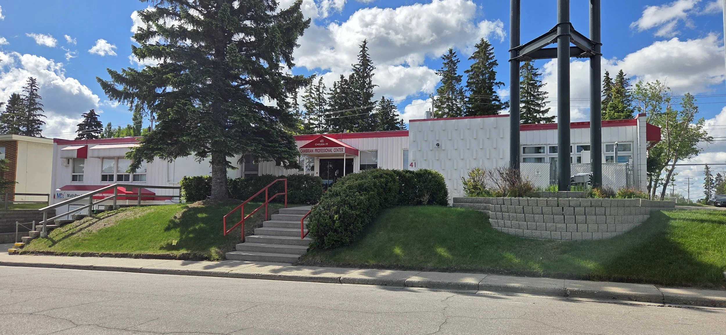 Cambrian Professional Centre at 41 Chelsea Street NW in Calgary, home of Northstar Physiotherapy