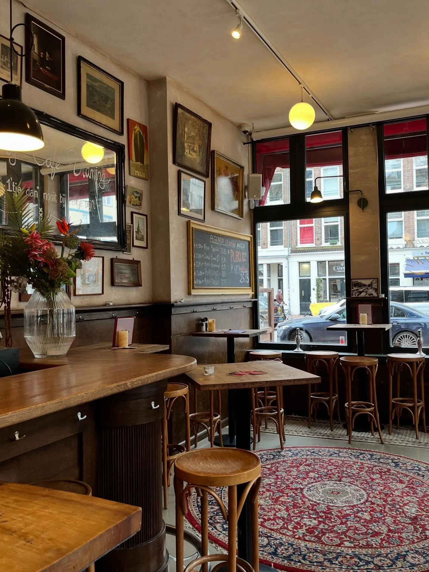 A classic brown cafe with a stunning interior: welcome to @cafevlaming! The spot for our next crush edition 🍺

Find your next crush at this charming cafe and sign up through the link in our bio! New here? Here&rsquo;s how it works: Sign up &bull; ge