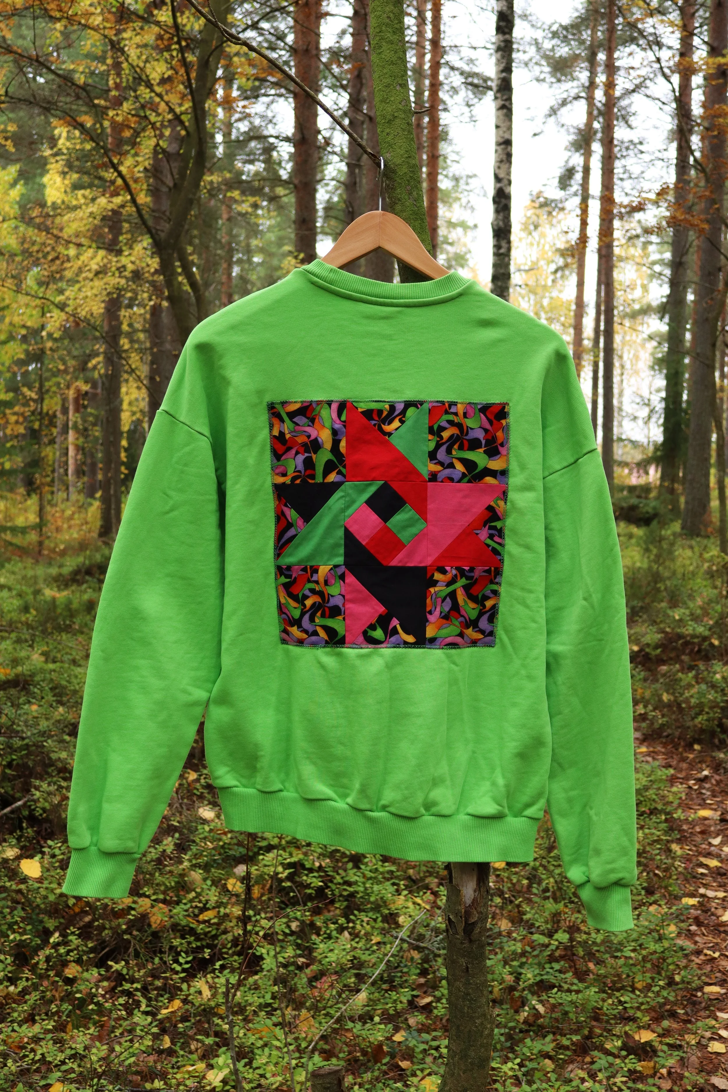 Wheel_of_Lime_Sweater03.JPG