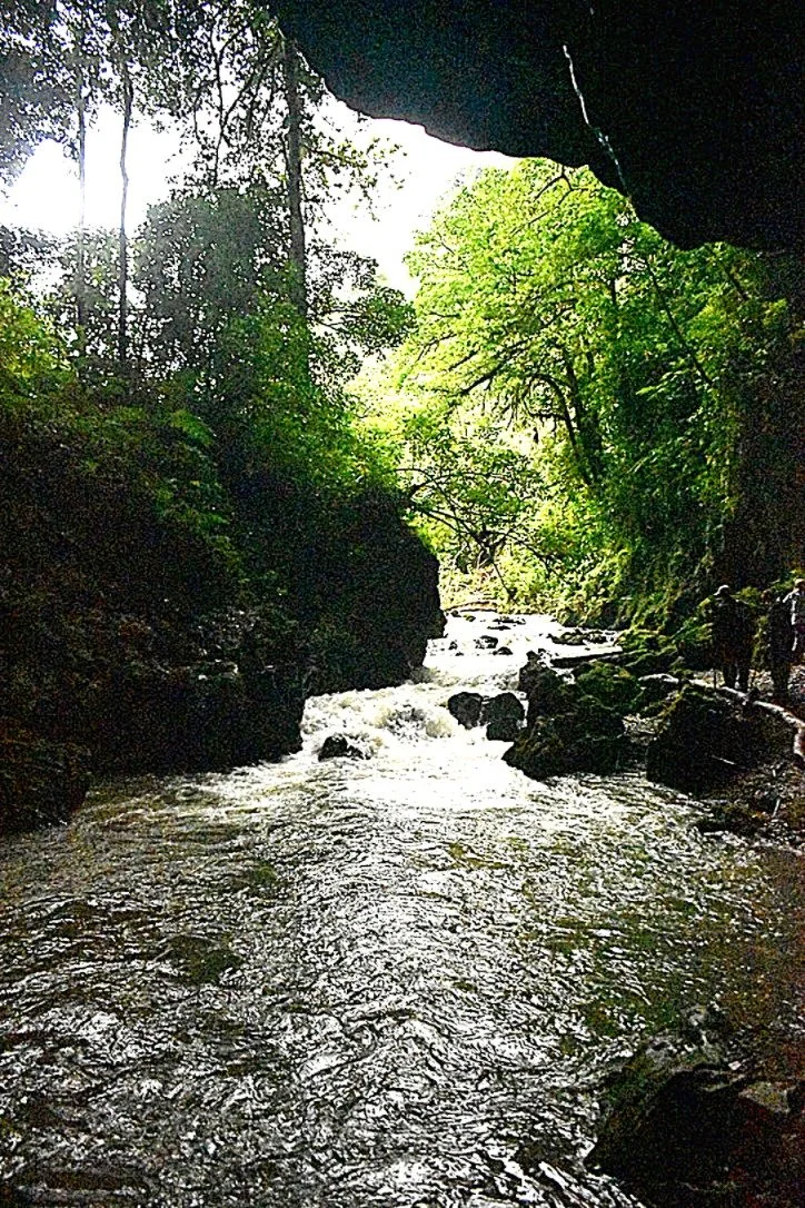 Photo.Guatemala.Cave.2.JPG