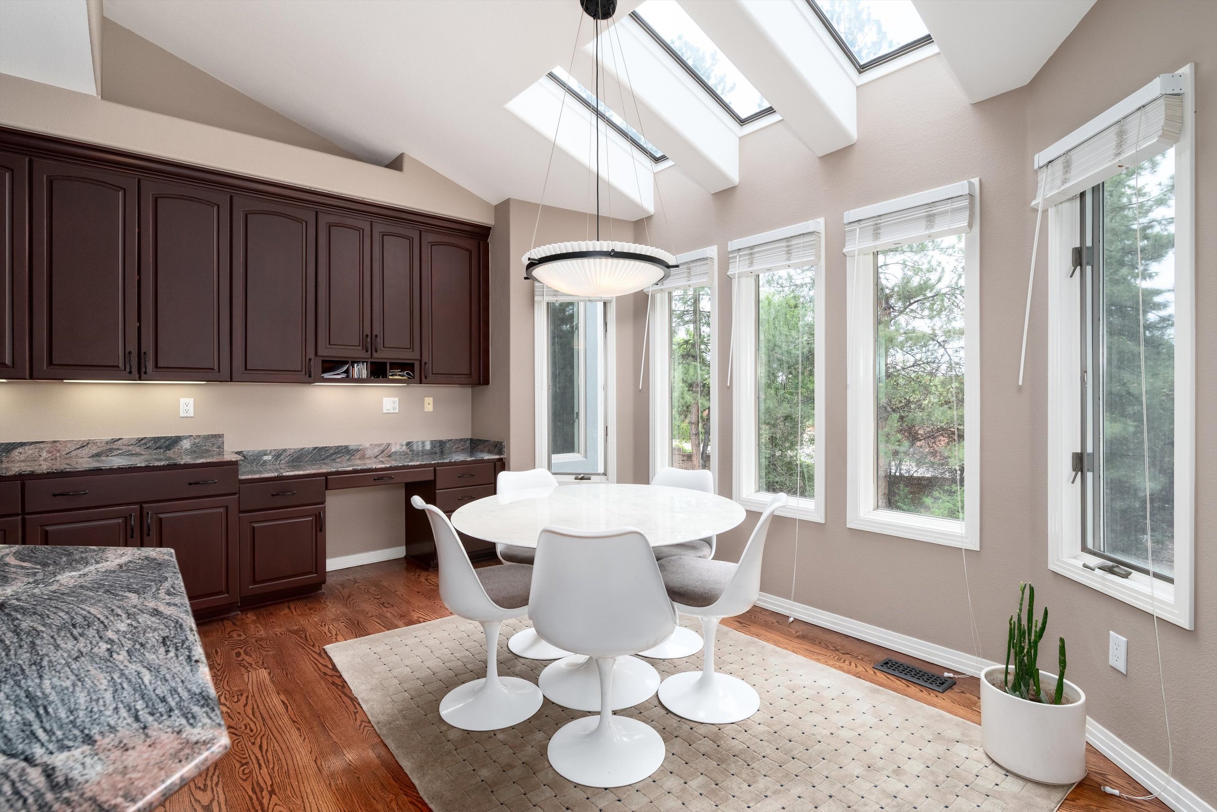 29-Breakfast Area.jpg
