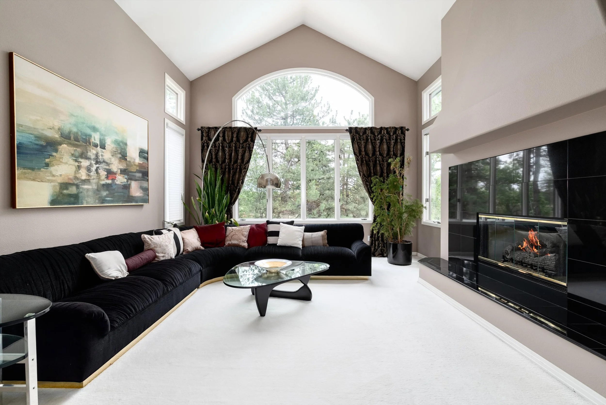 12-Living Room.jpg