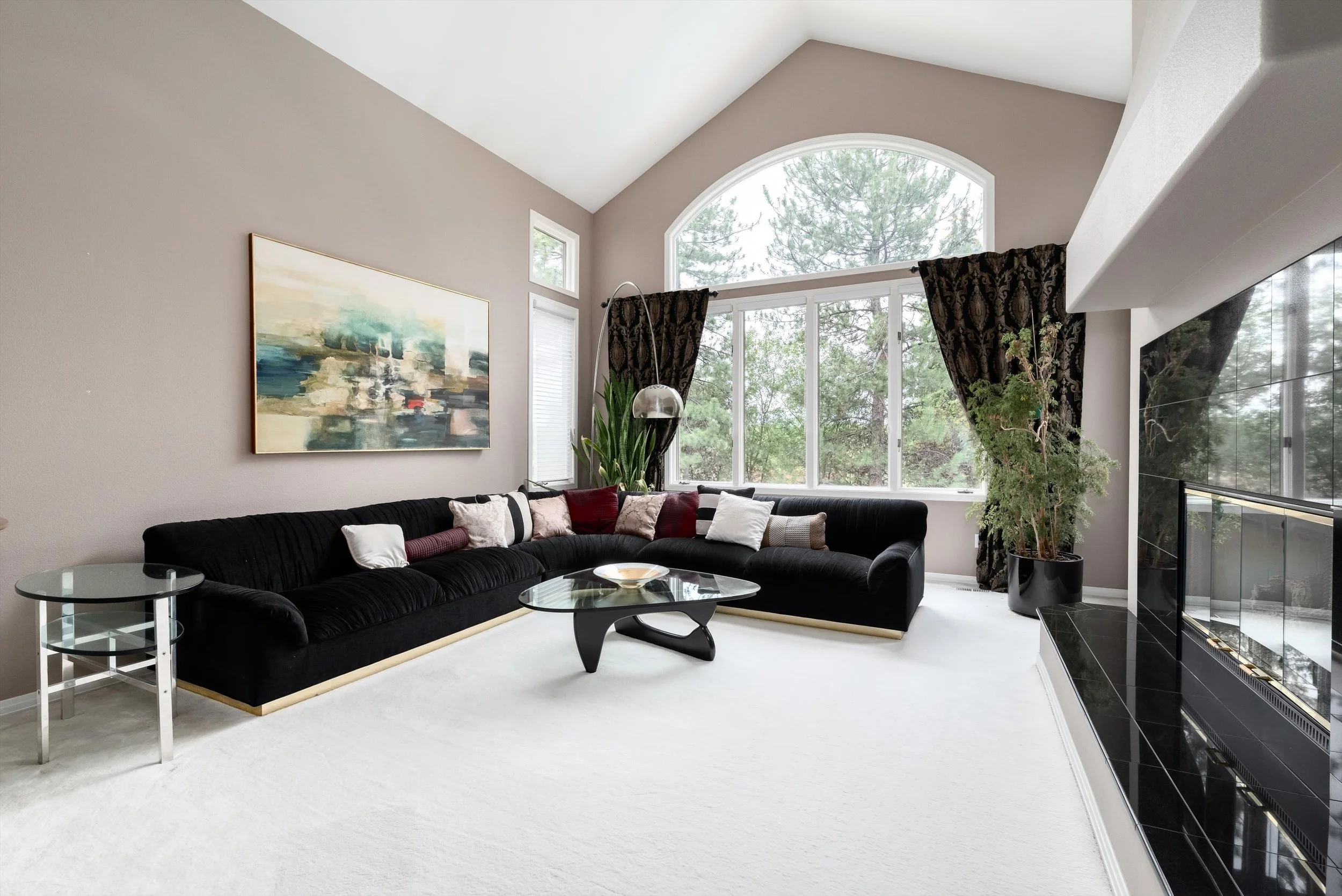 11-Living Room.jpg
