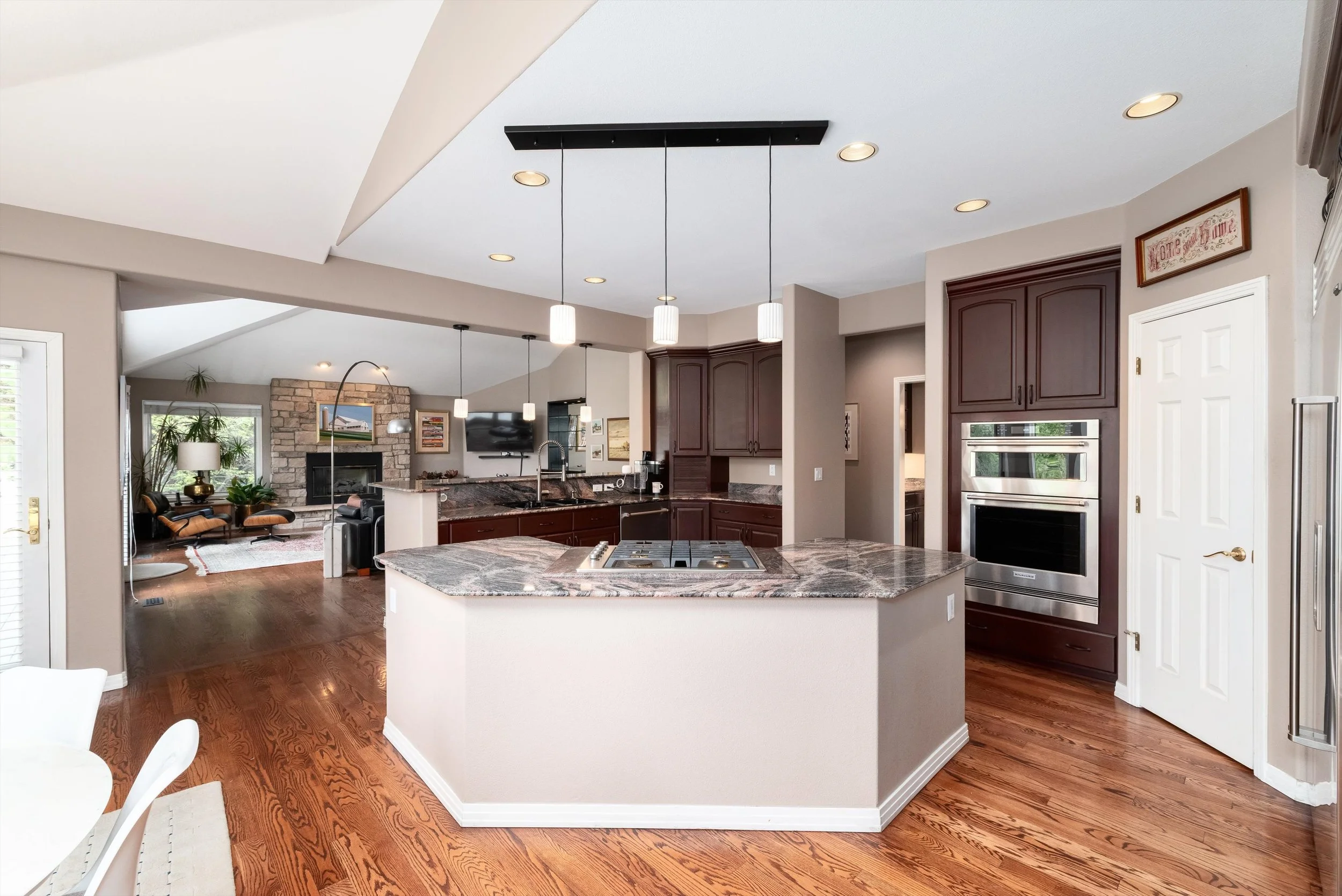23-Kitchen.jpg
