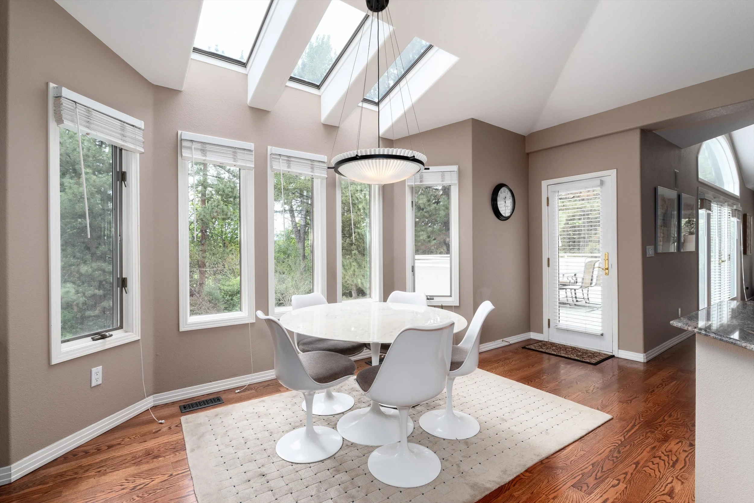 30-Breakfast Area.jpg