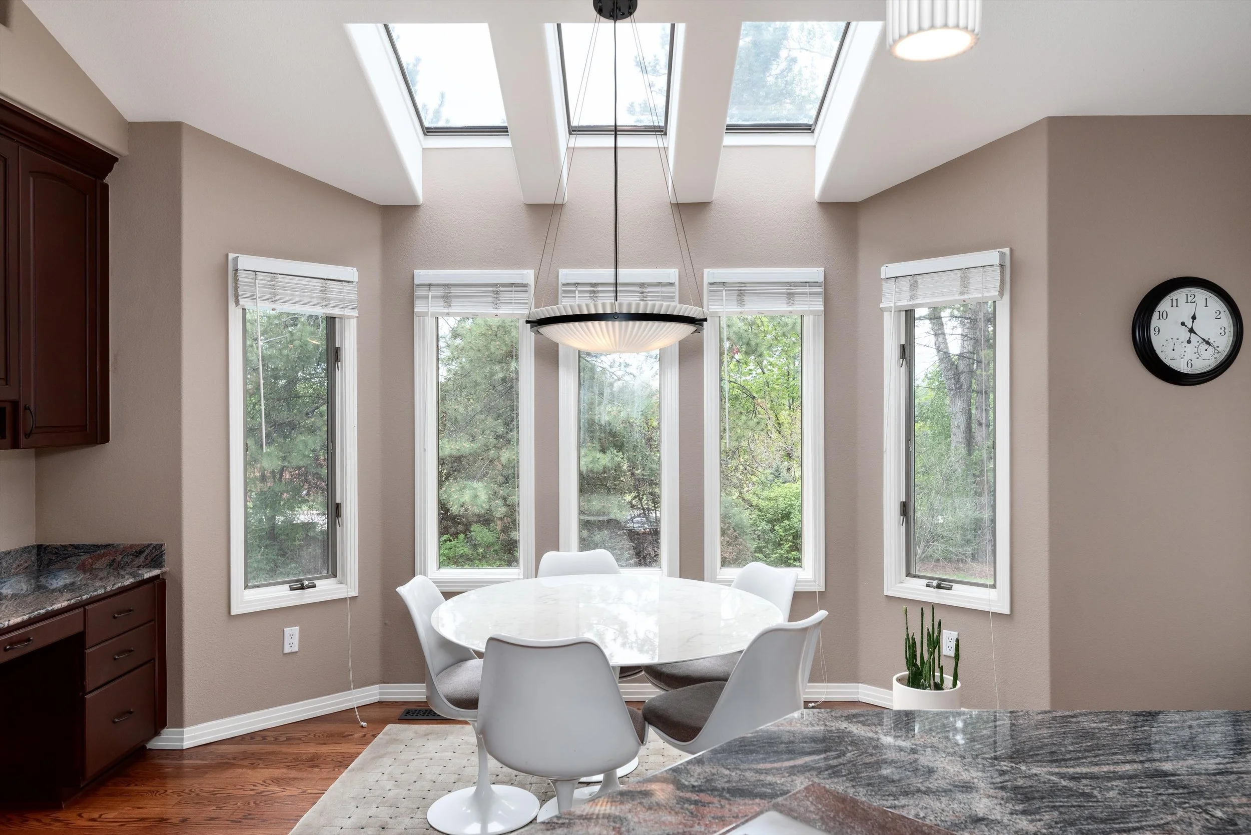28-Breakfast Area.jpg