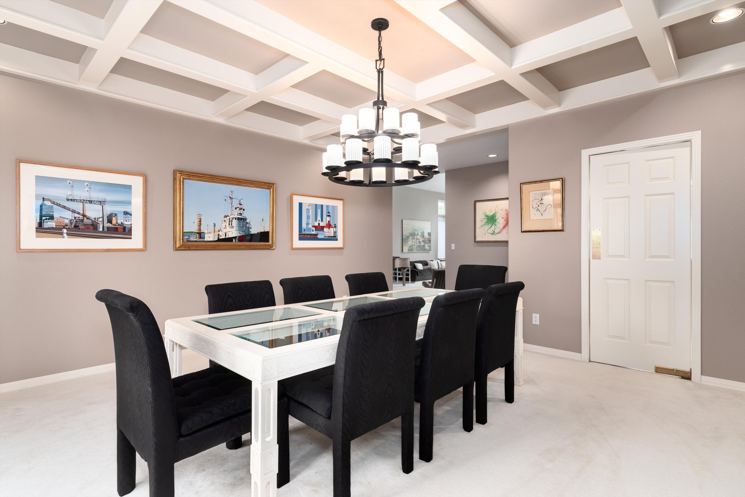 18-Dining Room.jpg