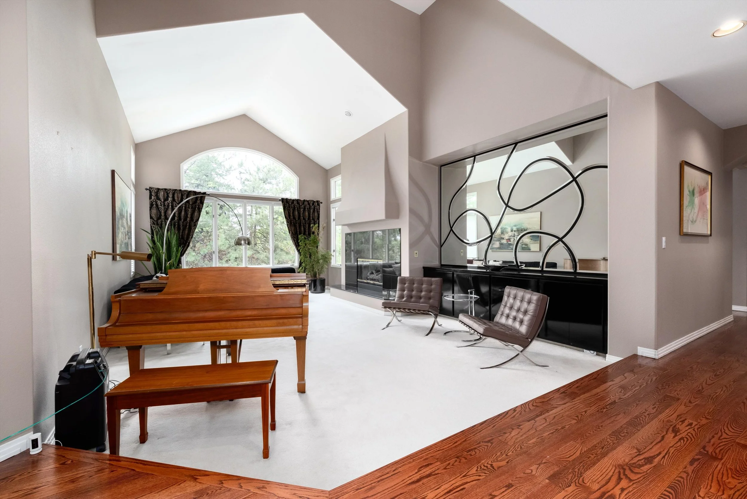 09-Living Room.jpg