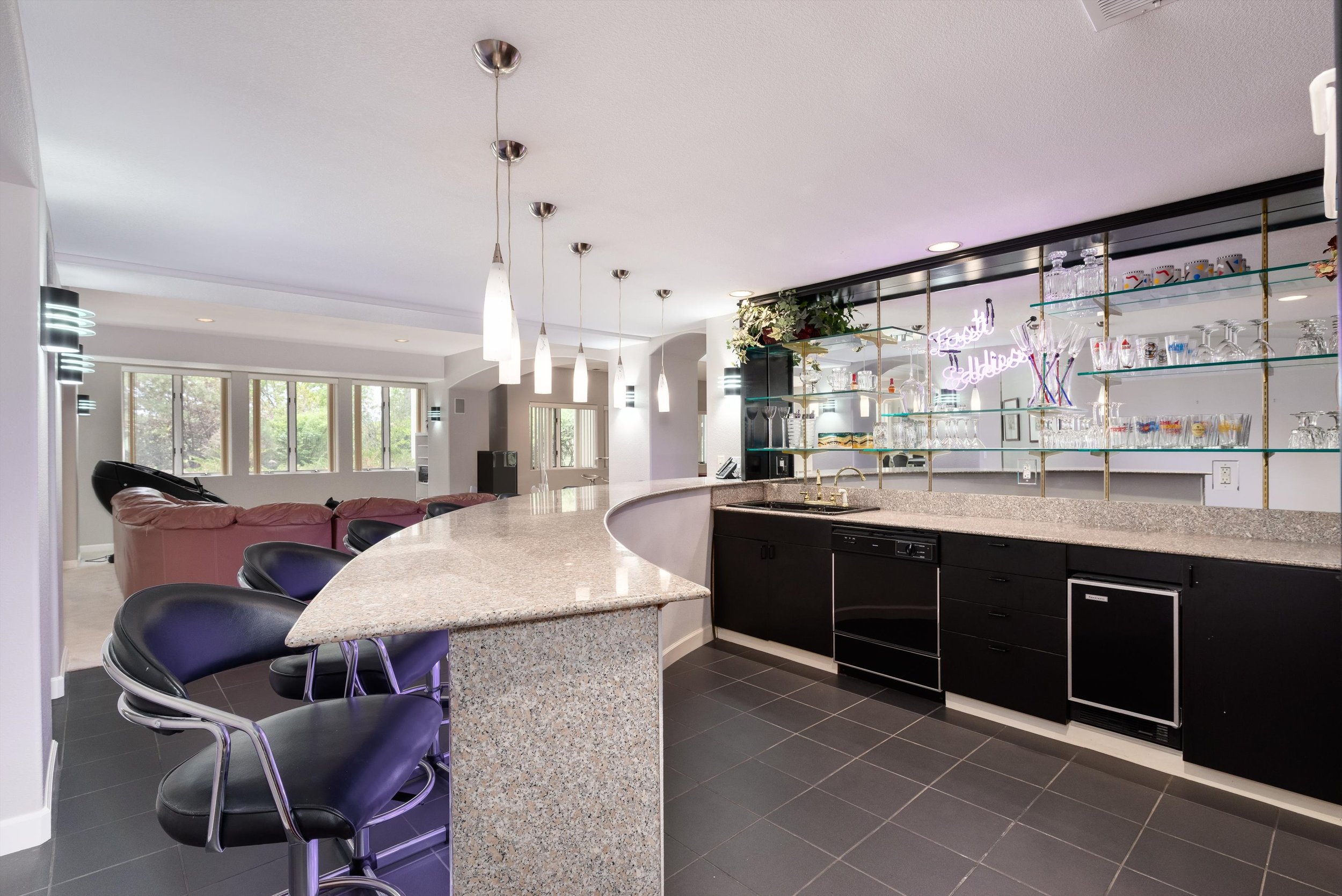 70-Wet Bar.jpg