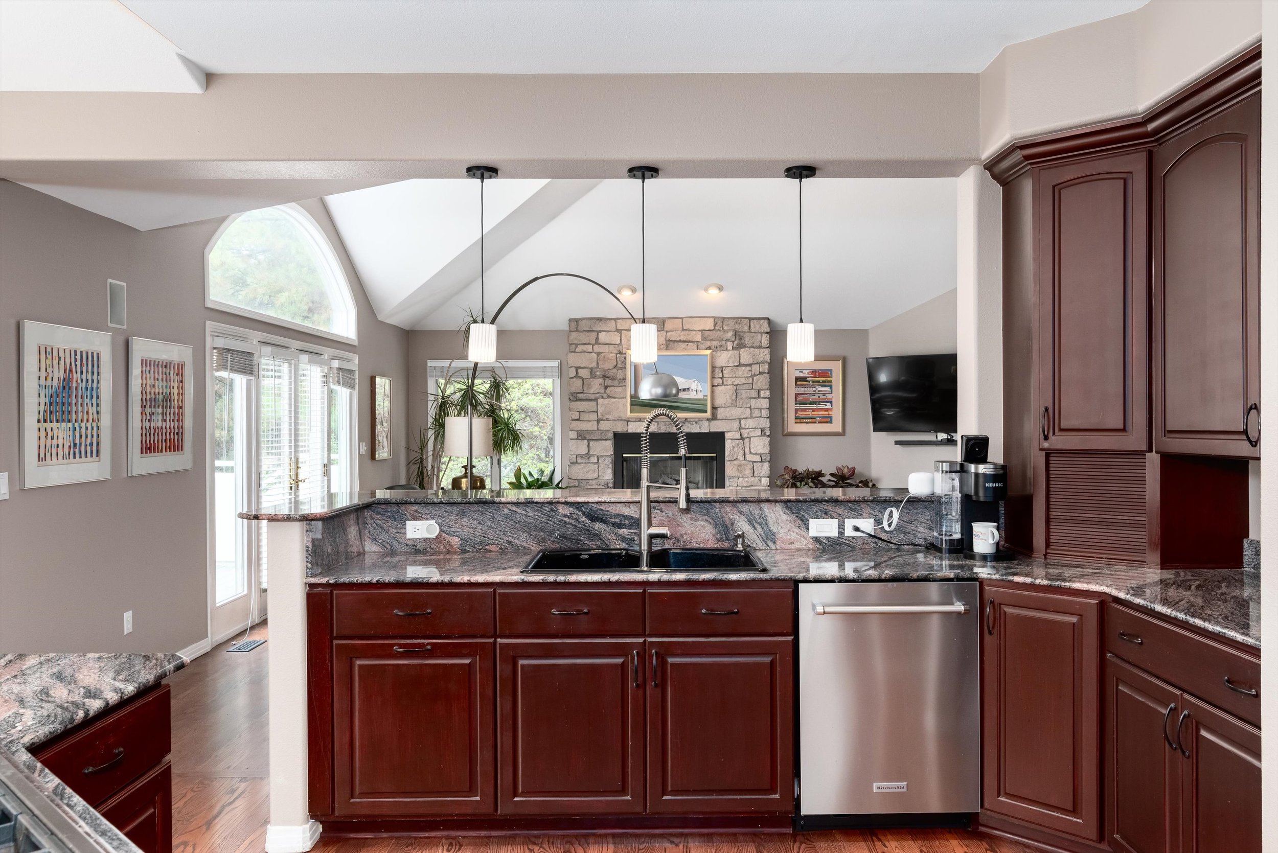 25-Kitchen.jpg