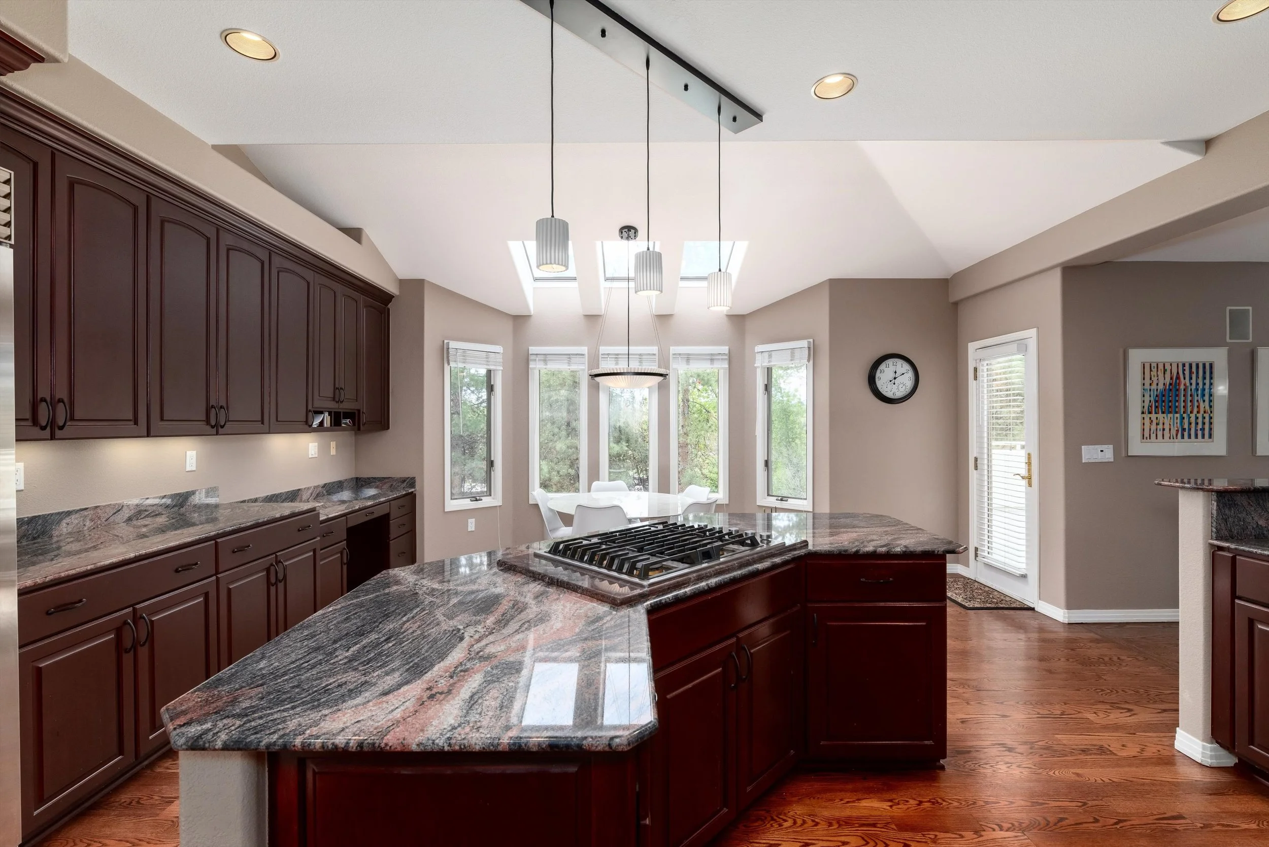 20-Kitchen.jpg