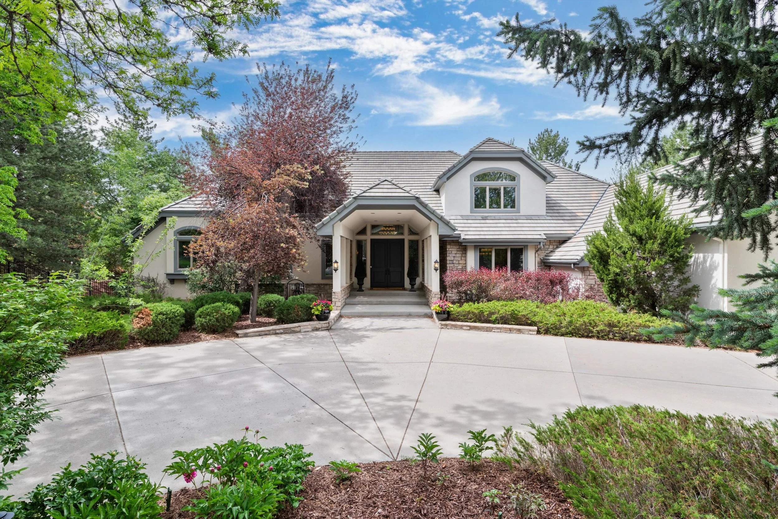 02-Front of Home.jpg