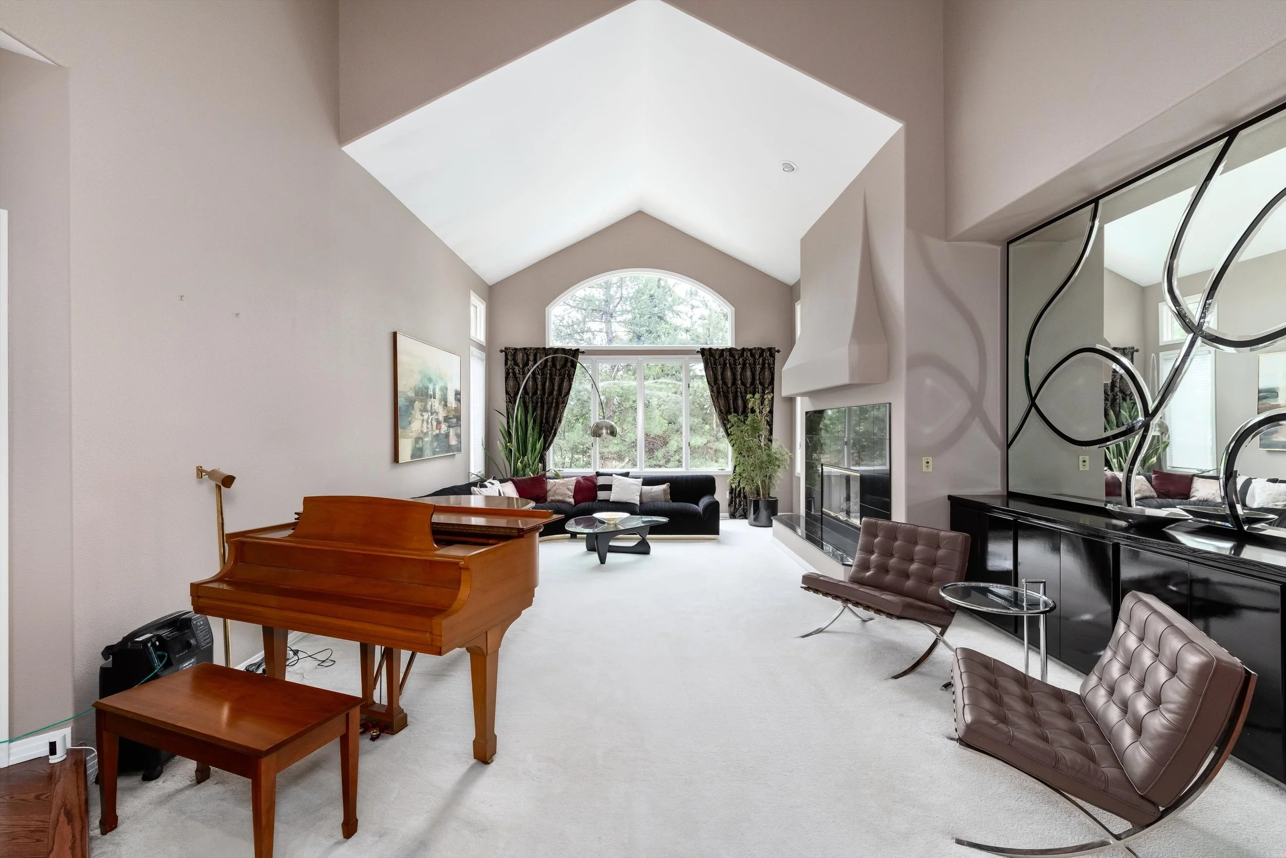 10-Living Room.jpg