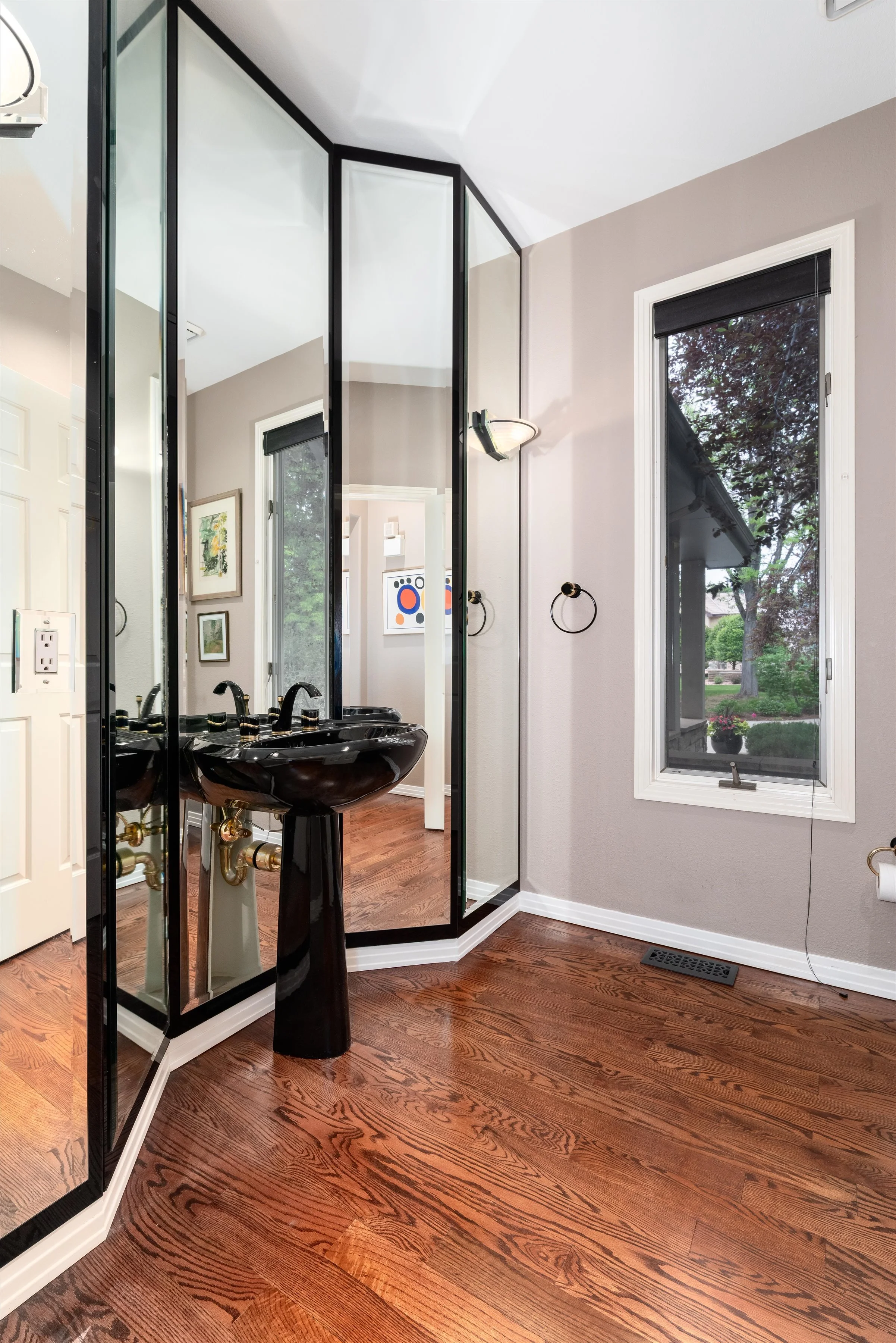 39-Powder Room.jpg