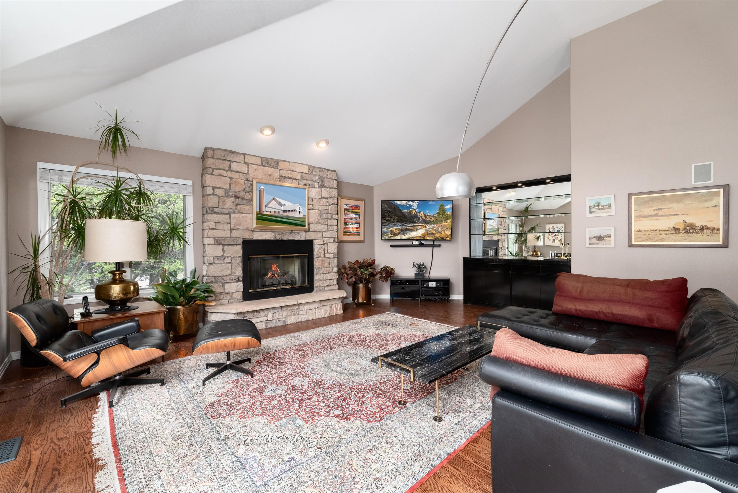 34-Family Room.jpg