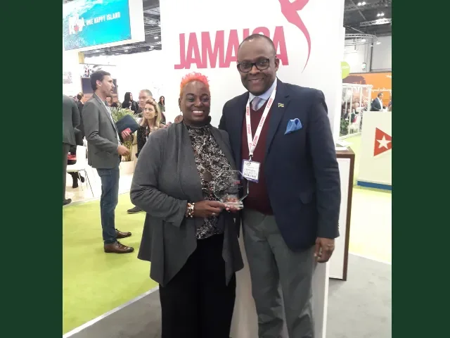  Janet shows off the Food Trekking award with JTB Director of Tourism Donovan White at the World Travel Mkt in London 