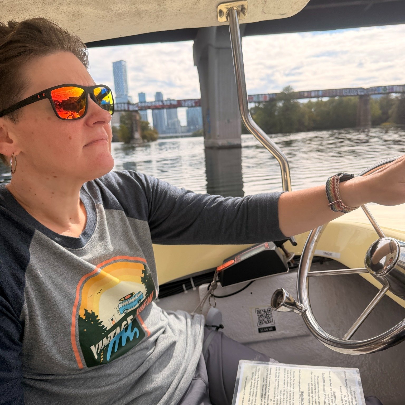 Vintage View Adventures had the absolute pleasure of cruising Lady Bird Lake right in the heart of Austin, Texas, aboard a classic Tomahawk boat with the folks at @retroboatrentalsatx 

A huge thank you to the team at @smartwaiver  for hosting this i