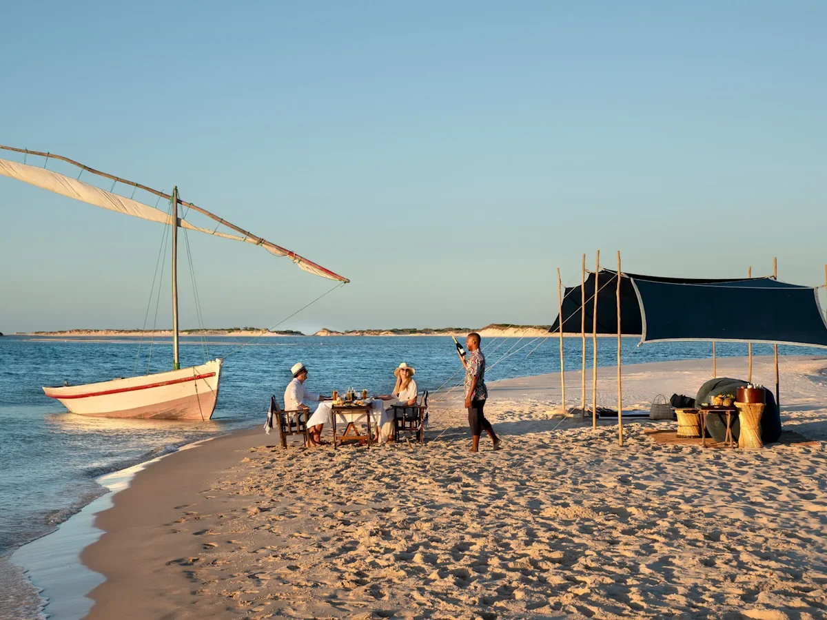 Benguerra-Dhow-Picnic-web.webp
