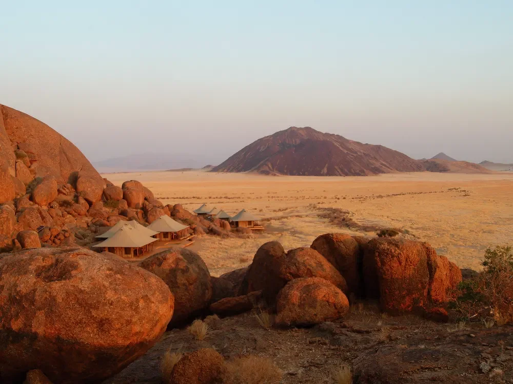 wolwedans-collection-boulders-camp-exterior-view.webp