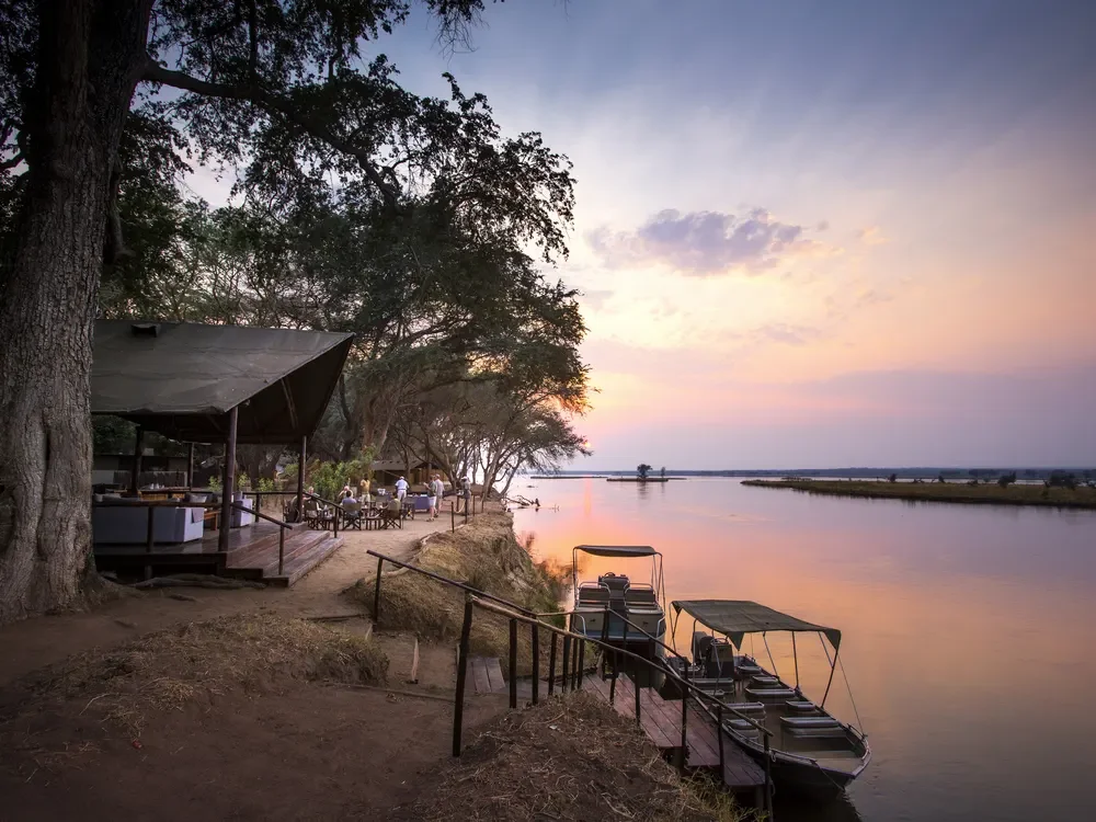 chiawa-safaris-old-mondoro-sunset-over-the-river-and-main-area.webp