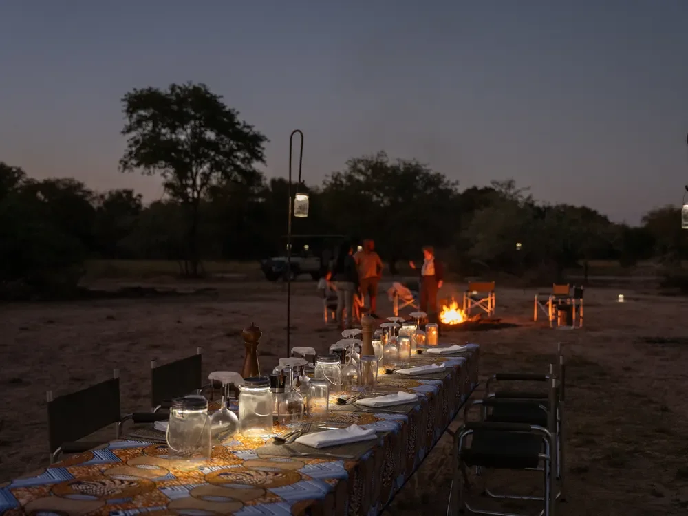 gorongosa-safaris-activities-experiences-bush-dinner-table-setting-16.webp