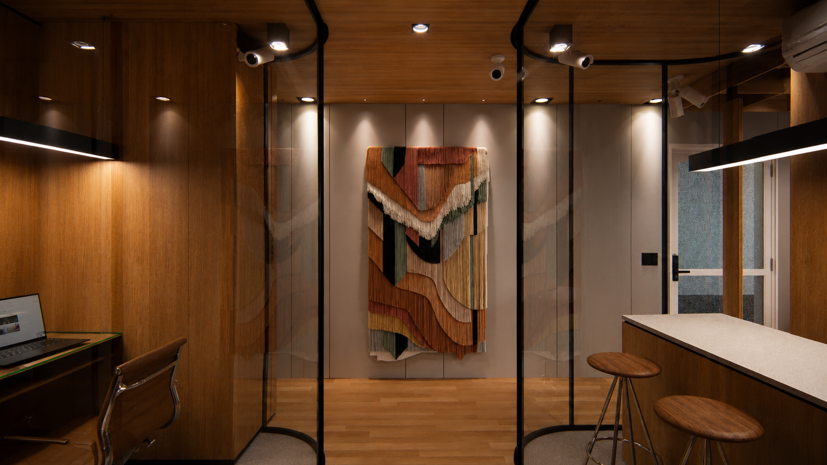 Projeto corporativo contemporâneo com arquitetura minimalista, integração entre madeira natural, pedra moledo e estrutura metálica. Ambientes sofisticados com iluminação natural, design biofílico e espaços de convivência que unem conforto, funcionali
