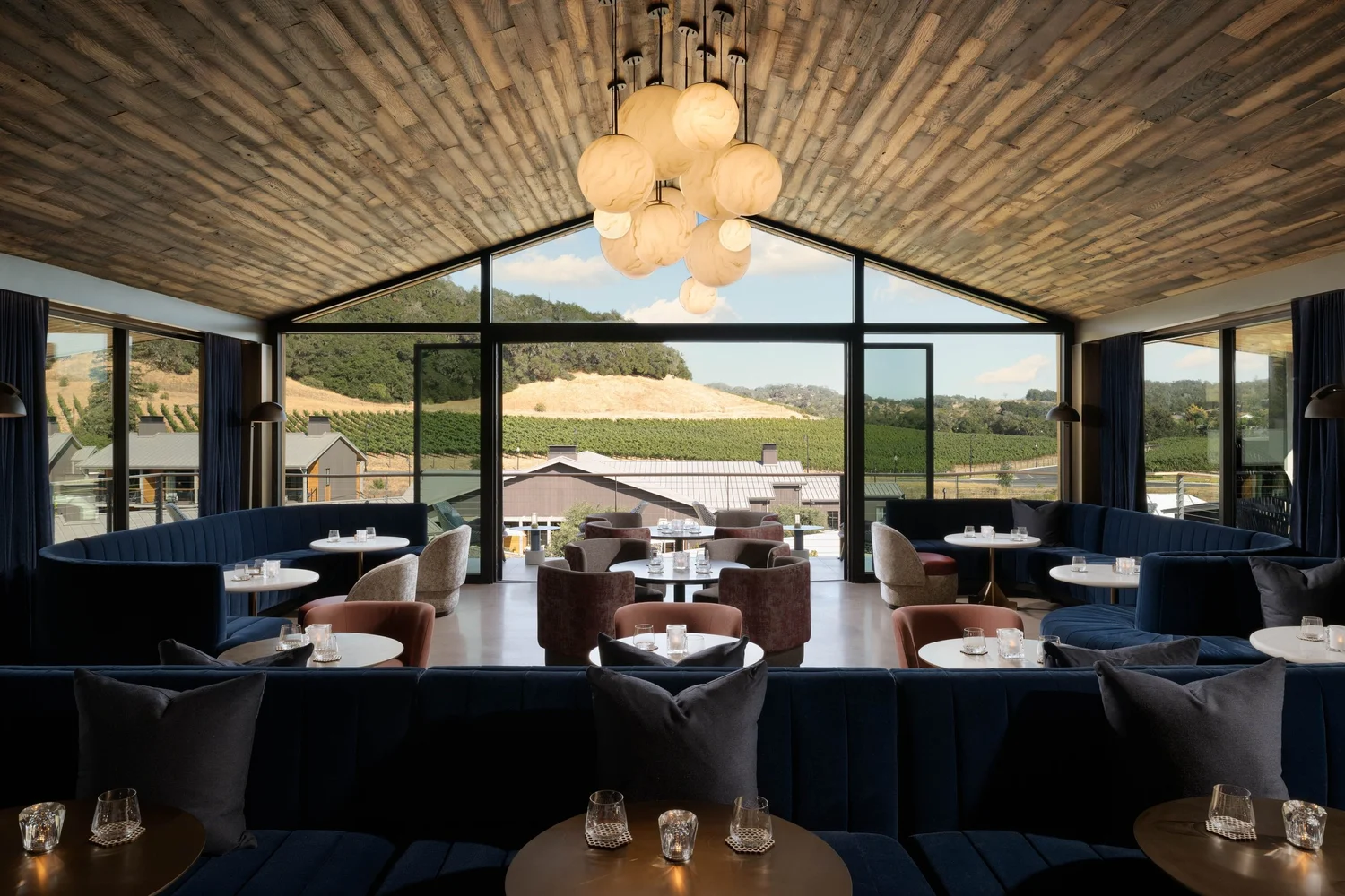 Featured Events & Experiences — Crafted workshops with local makers and artisans, weekly yoga, and complimentary wine tastings capturing the essence of Healdsburg.