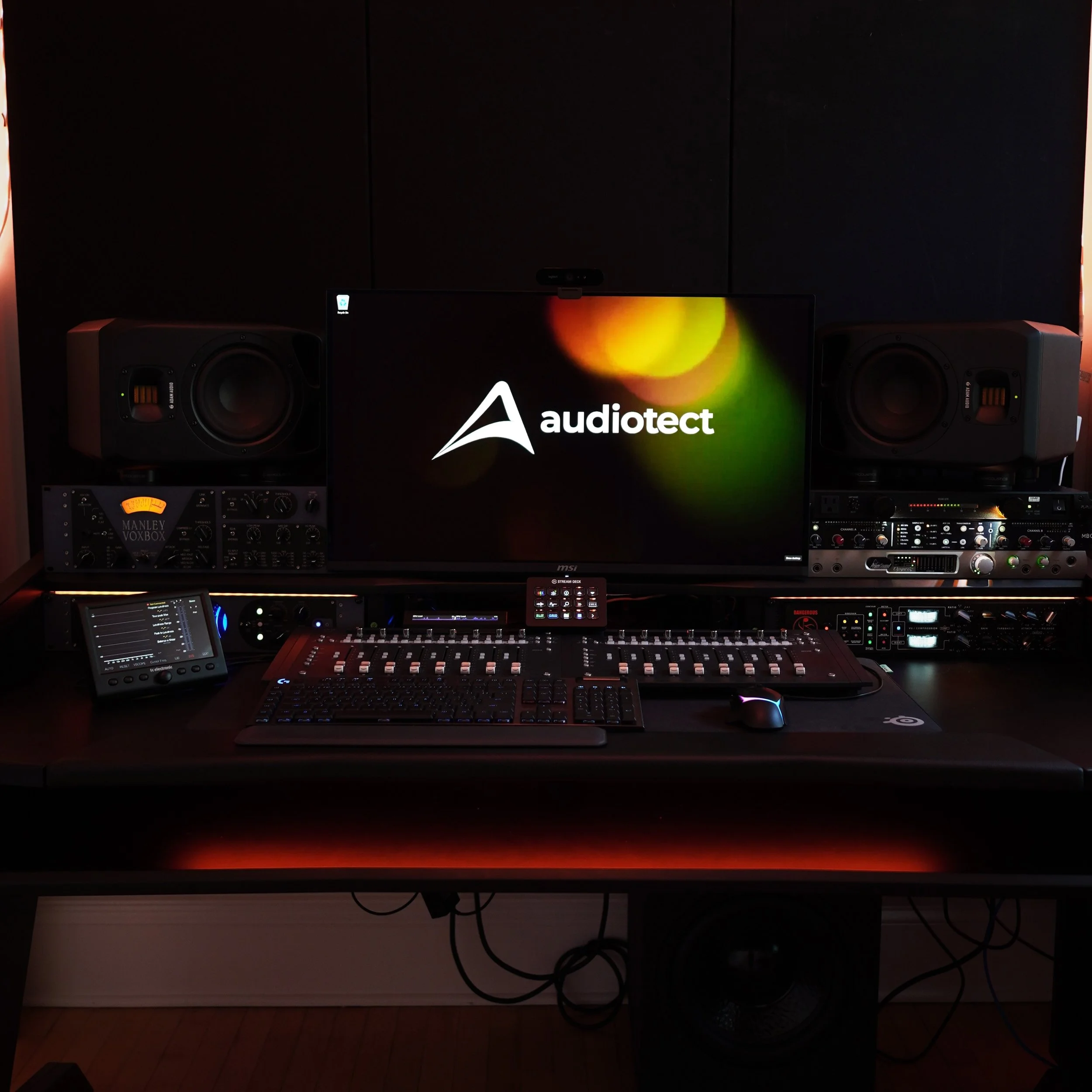 Mixing the grooviest records for the coolest people 😏 

#mixengineer