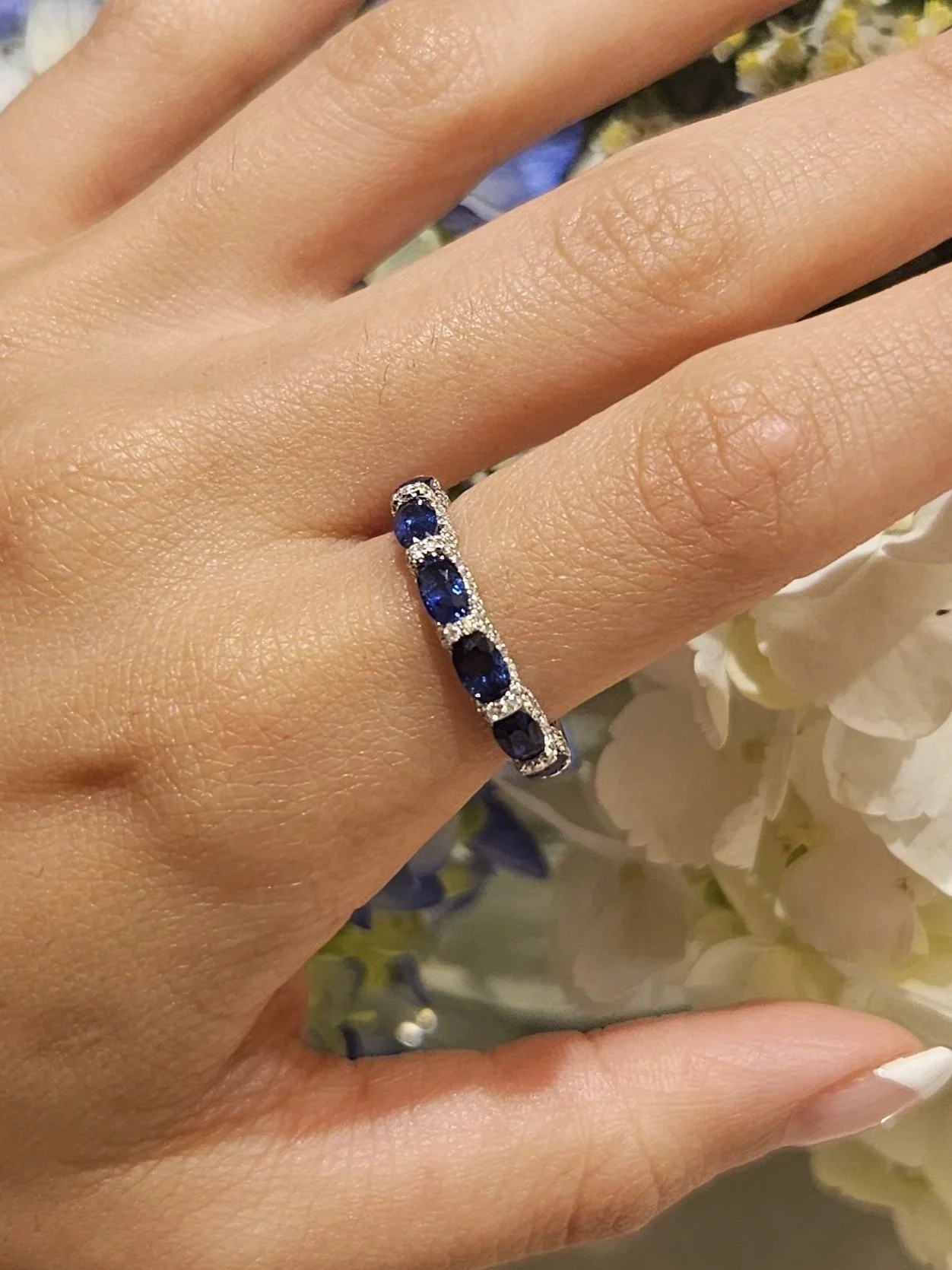 18k White Gold Natural Sapphire and Diamond Scalloped Band Style Ring.