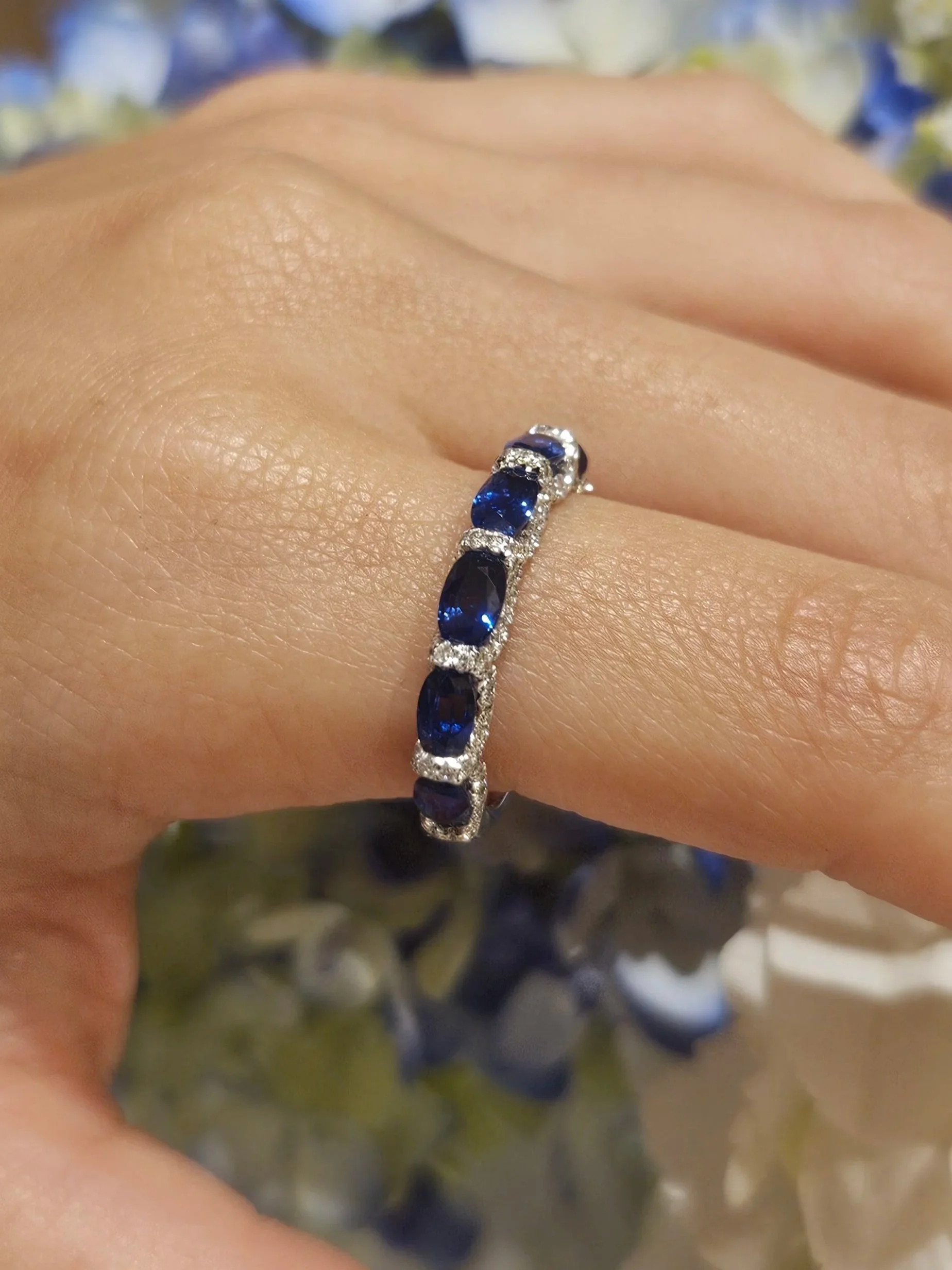 18k White Gold Sapphire & Diamond Scalloped Ring