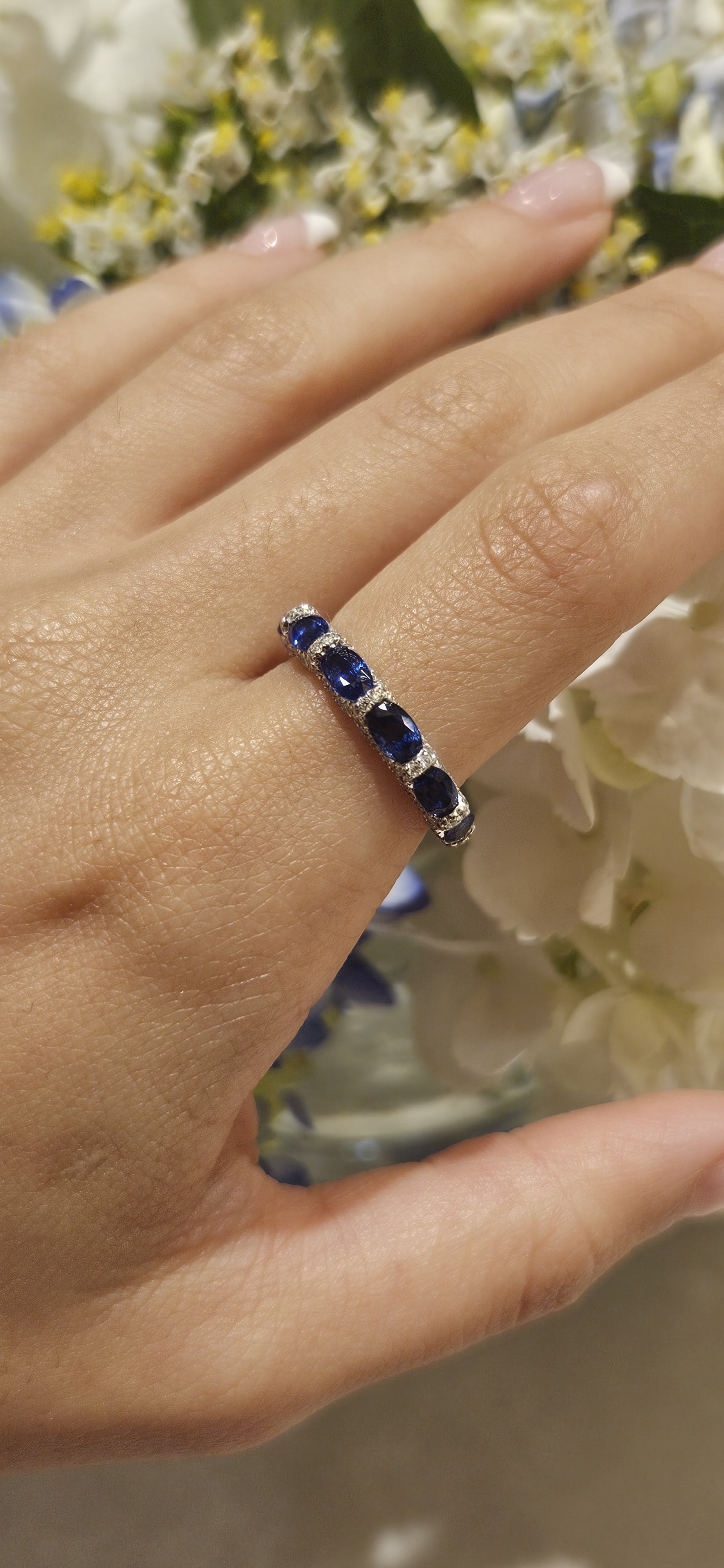 18k White Gold Natural Sapphire and Diamond Scalloped Band Style Ring.