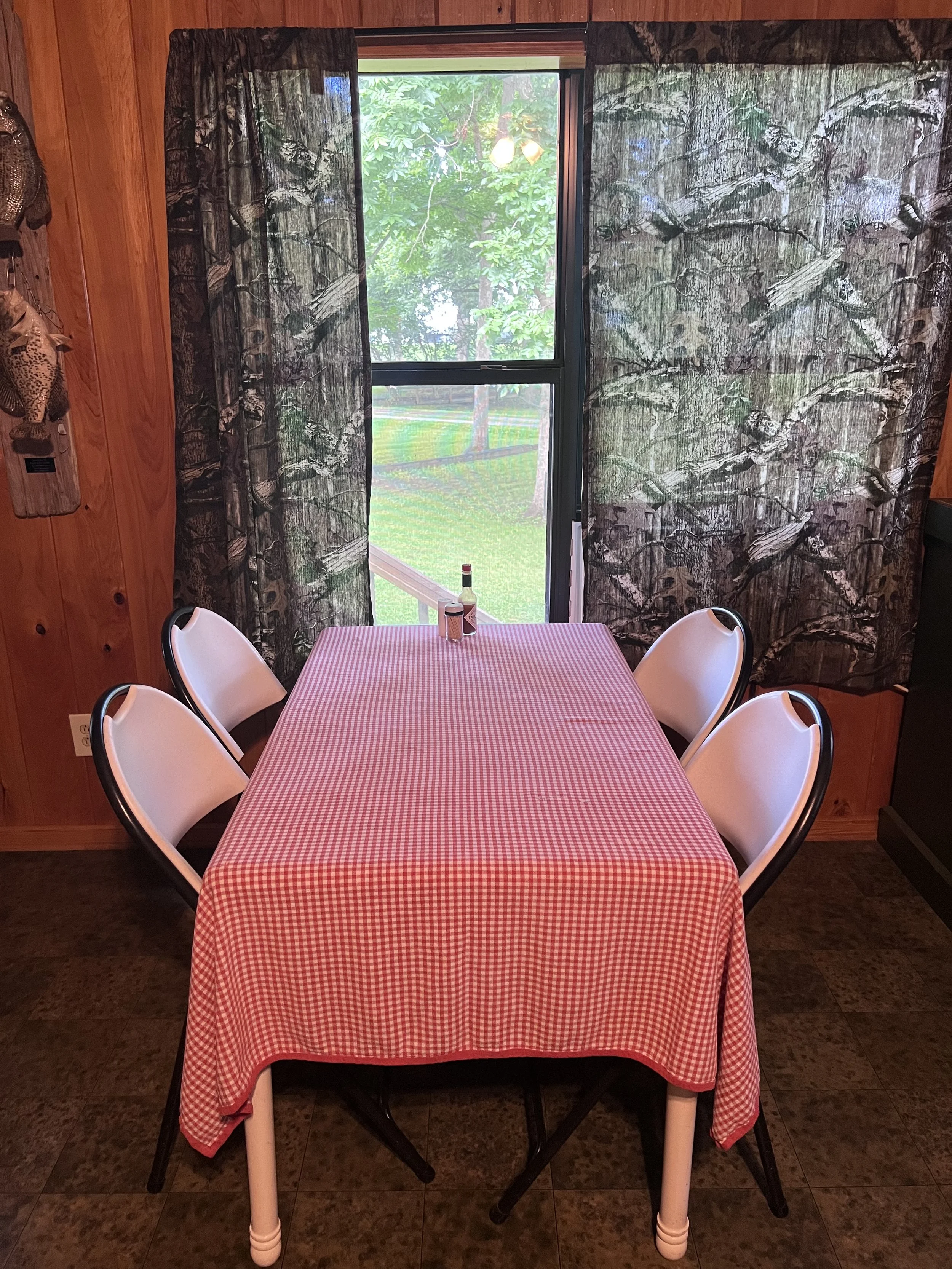 Dining table and chairs at Catfish Cabin.