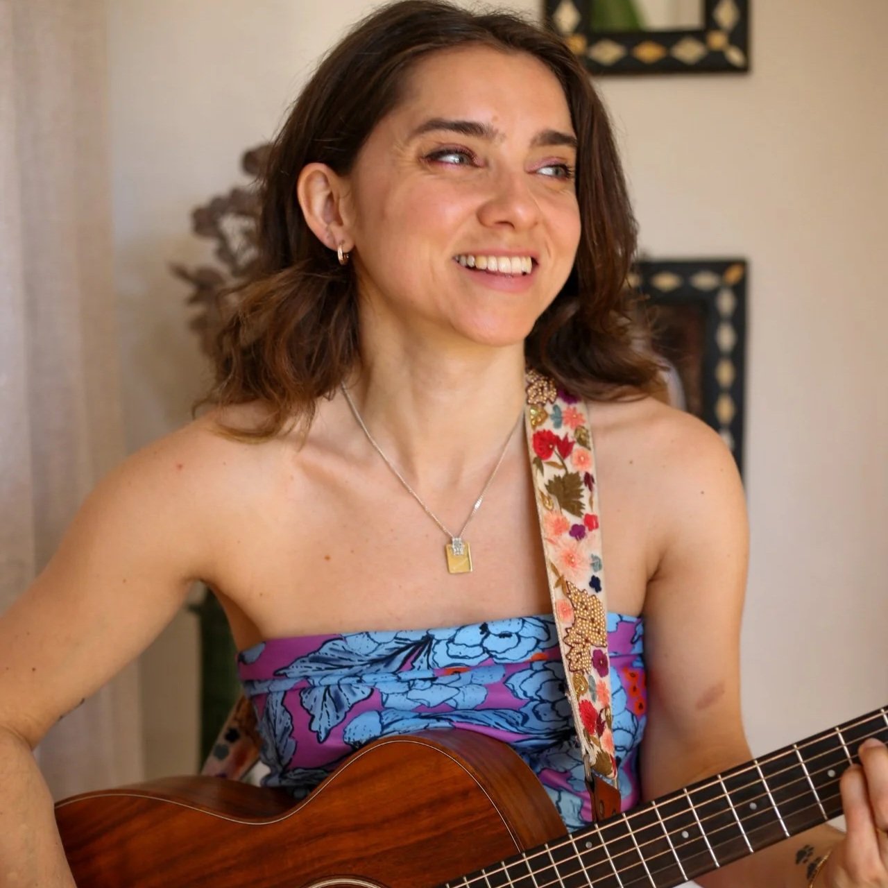 Live party entertainment with acoustic music and audience favourites