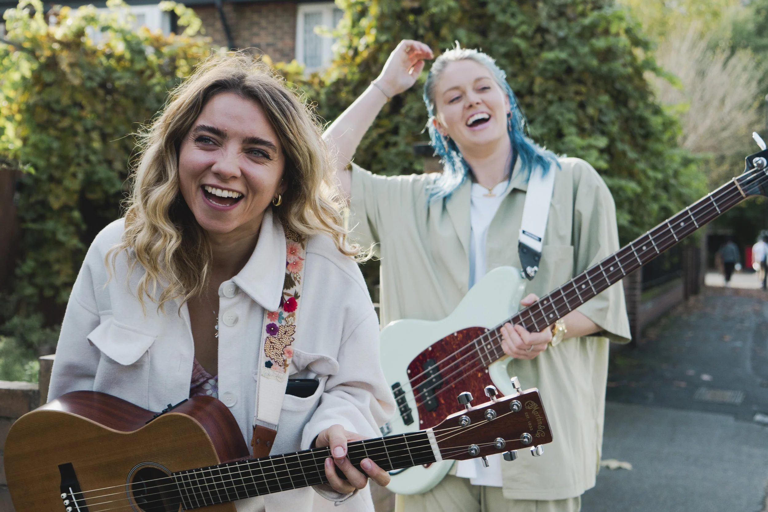 Wedding singer creating personalised live music experiences