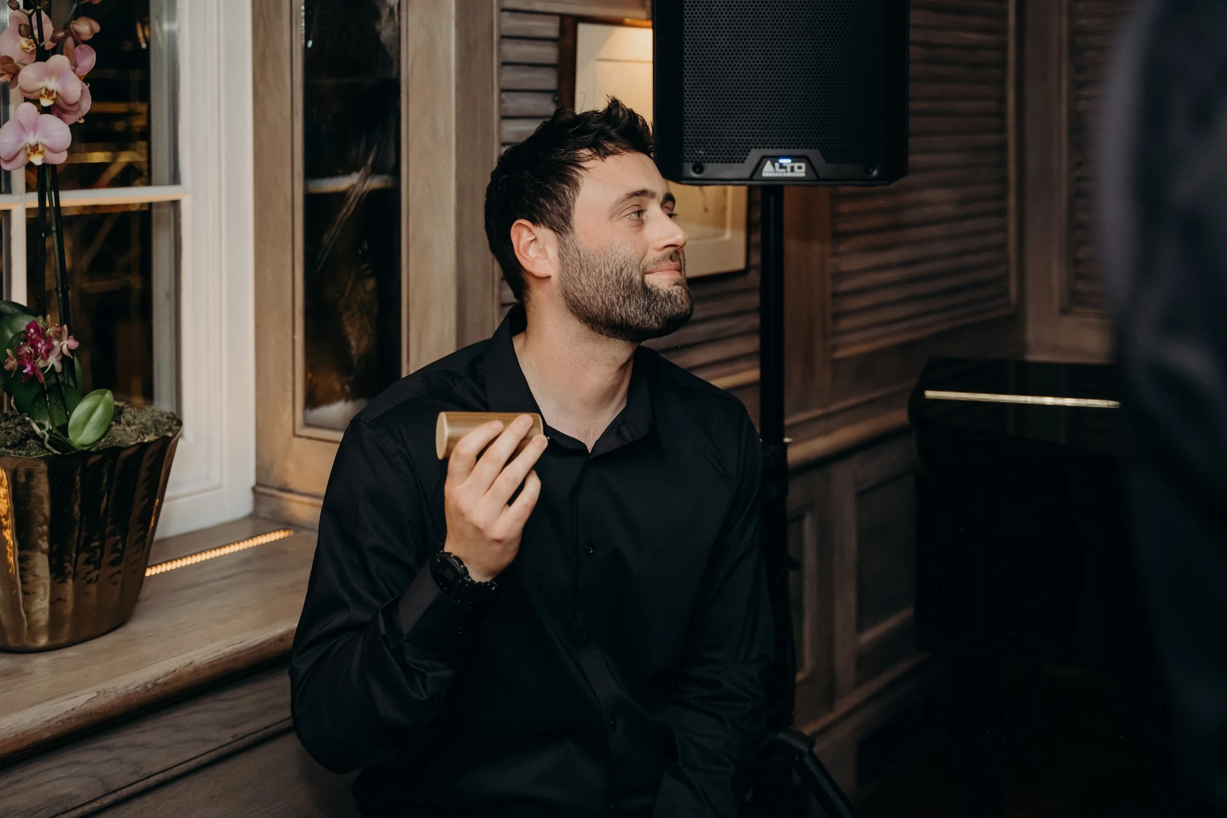 Soulful live vocals and acoustic guitar and cajon for modern events
