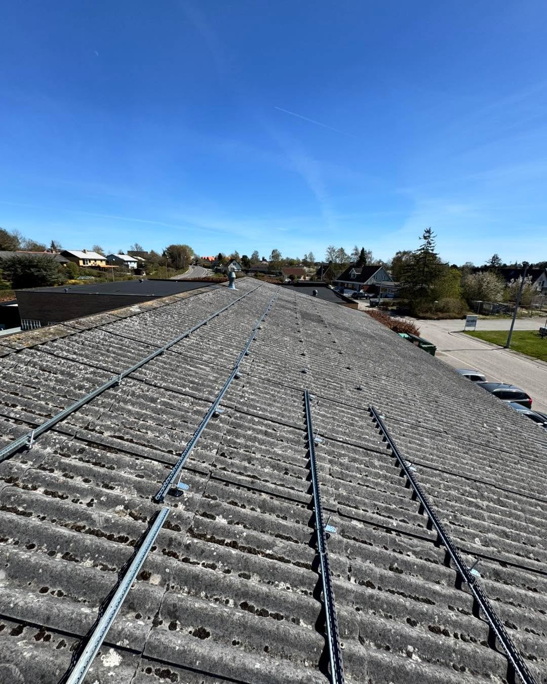 🌞 April har virkelig vist sig fra sin bedste side &ndash; og vi f&oslash;lger trop hos T&oslash;mrerfirmaet Fyr &amp; Fin&eacute;r! 💪🔨

Vi har haft fuld fart p&aring; og bliver ved med at sl&aring; vores egne rekorder &ndash; og her er endnu et st