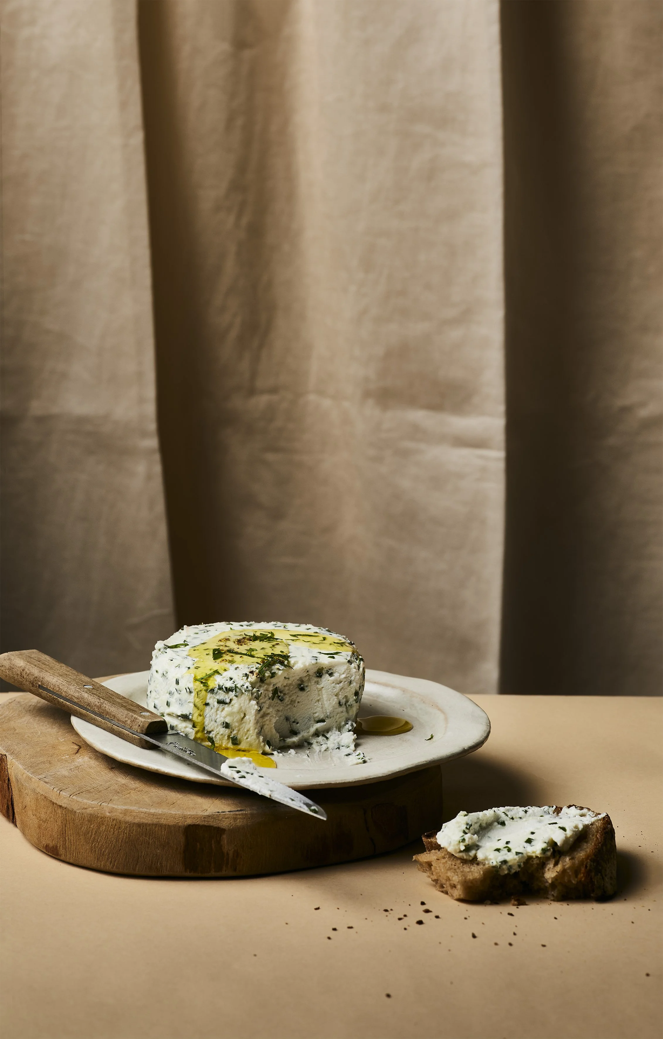 Delphine-Constantini-photo-culinaire-lumiere-naturelle-ombre-appuyée-chevre-