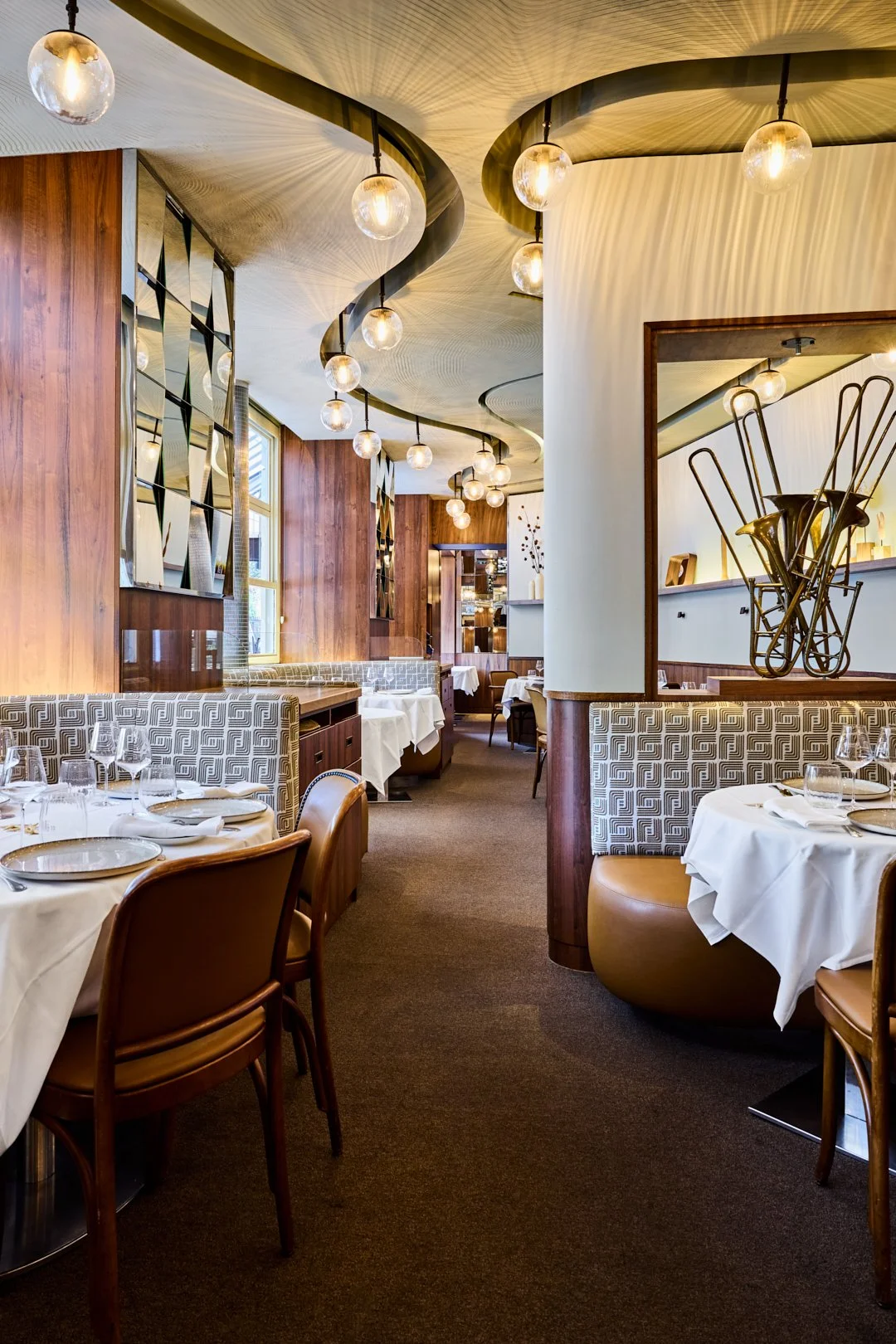 Delphine-Constantini-Restaurant-Dessirier-groupe-rostang-decoration-salle