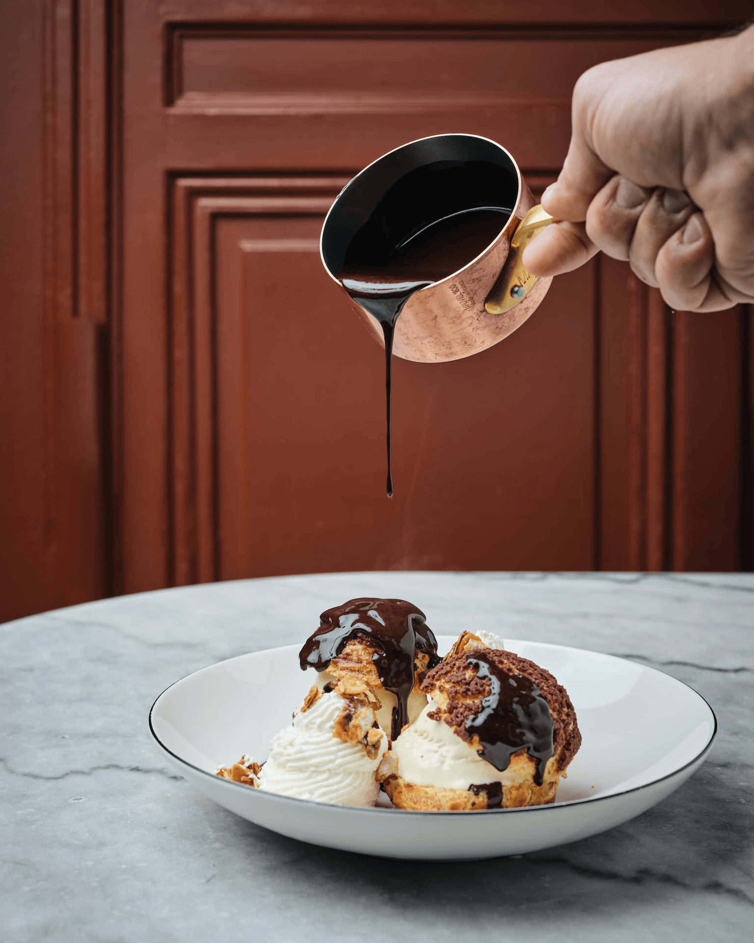 Delphine-Constantini-gif-proferolles-chocolat-fondu-le-petit-lutetia-restaurant-photo-culinaire
