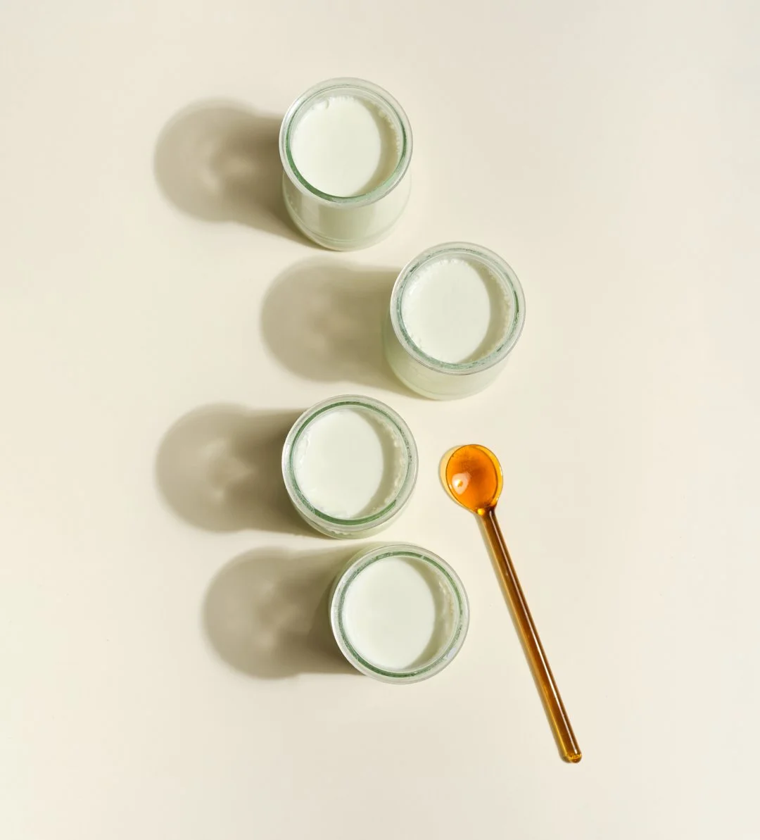 Delphine-Constantini-yaourt-composition-minimaliste-dubble-lamartiniere-cuillere-orange