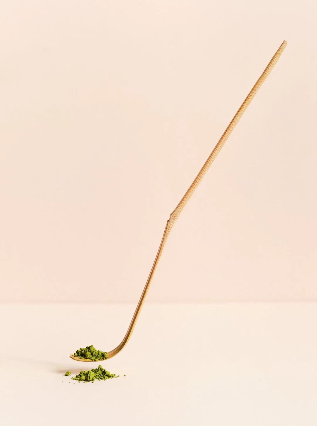 Delphine-Constantini-matcha-cuillere-minimaliste-lumiere