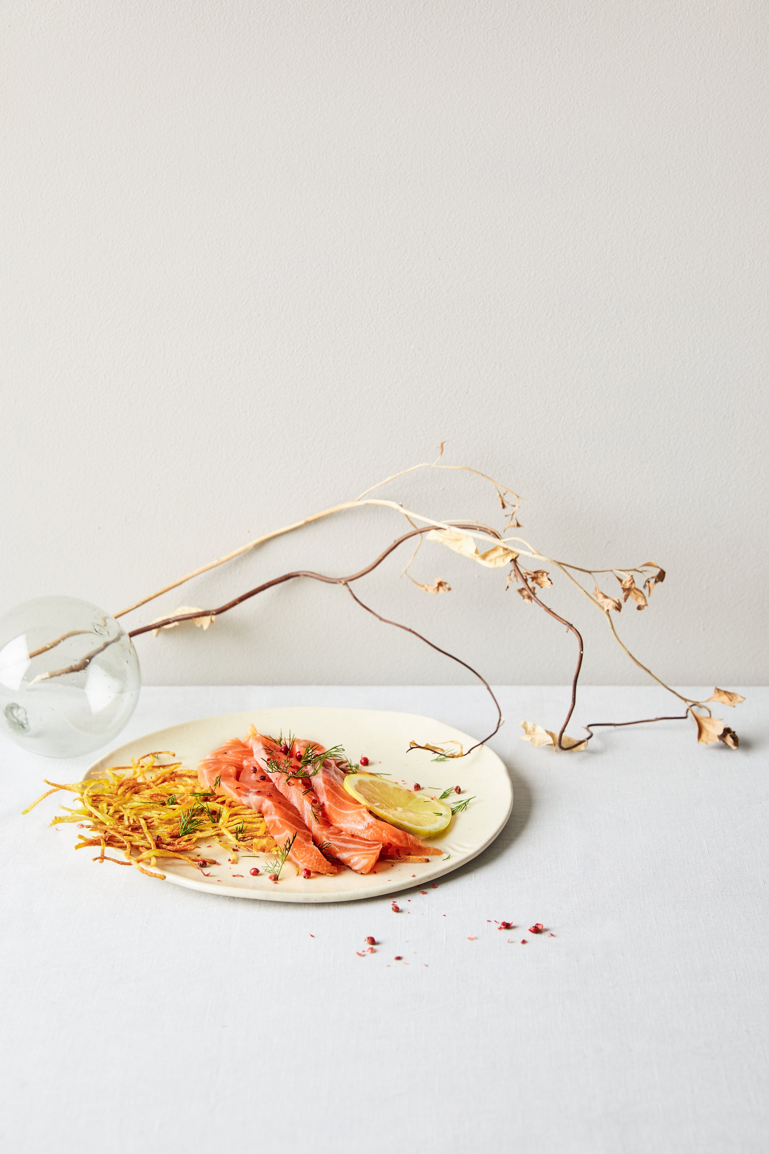 Delphine-Constantini-saumon-recette-culinaire-assiette-minimaliste