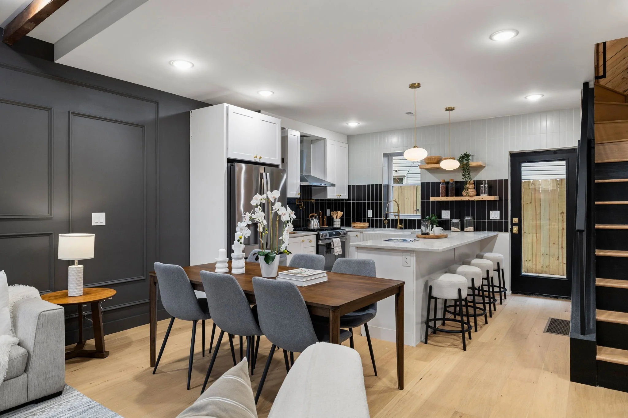 11-web-or-mls-1613-n-lawrence-st.jpg