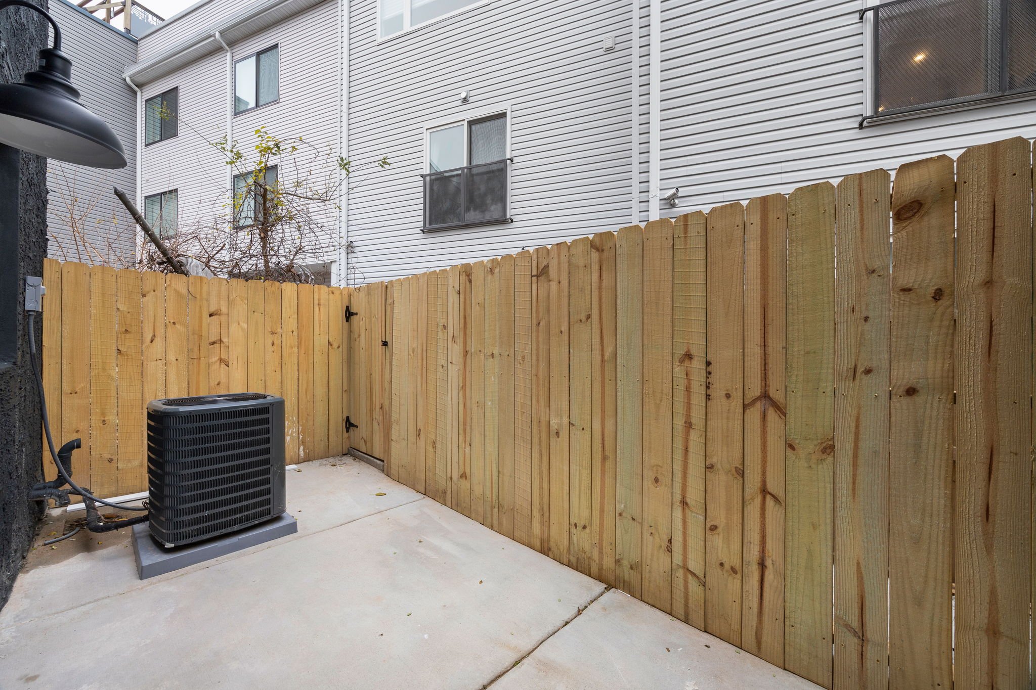 22-web-or-mls-1613-n-lawrence-st.jpg