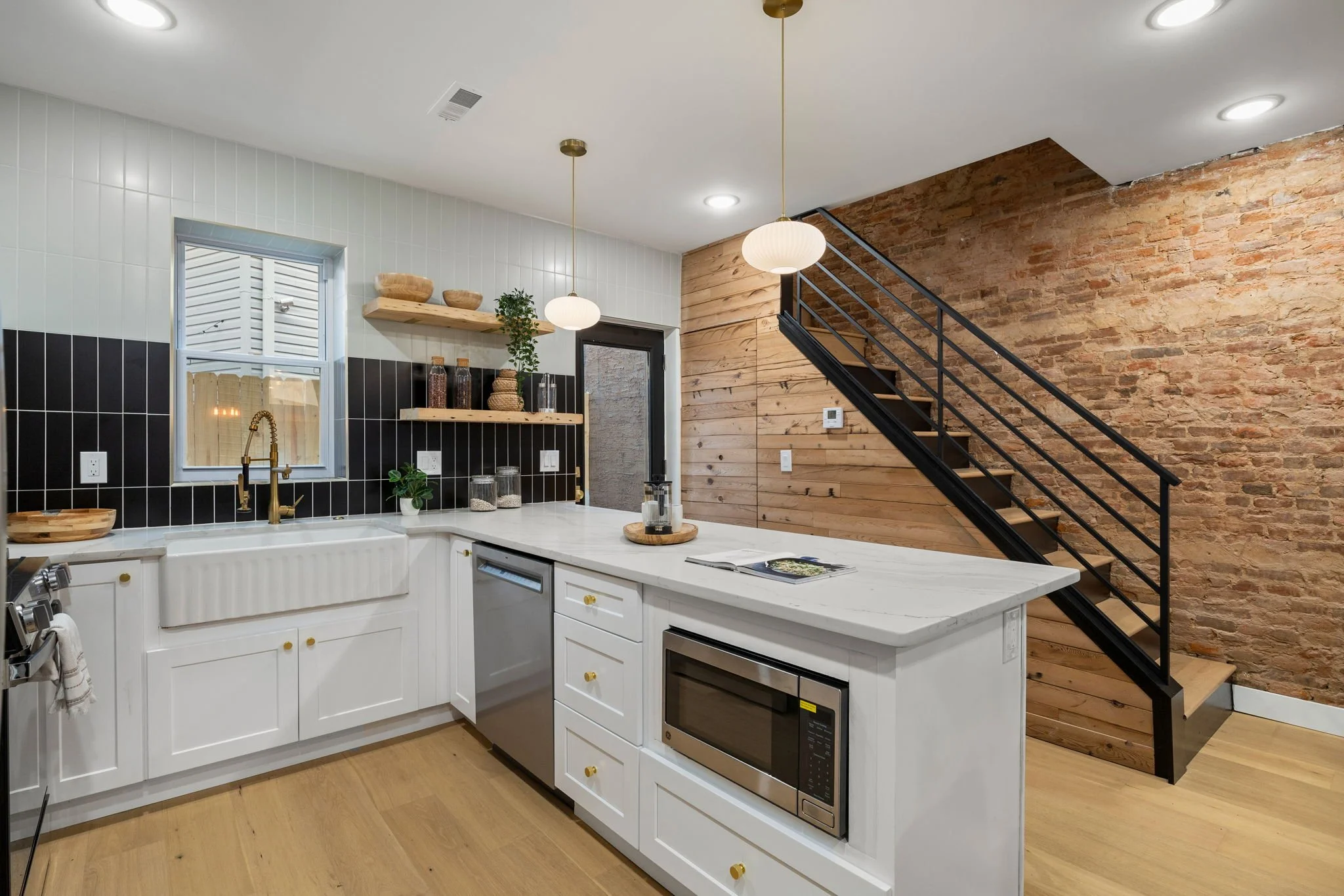 13-web-or-mls-1613-n-lawrence-st.jpg
