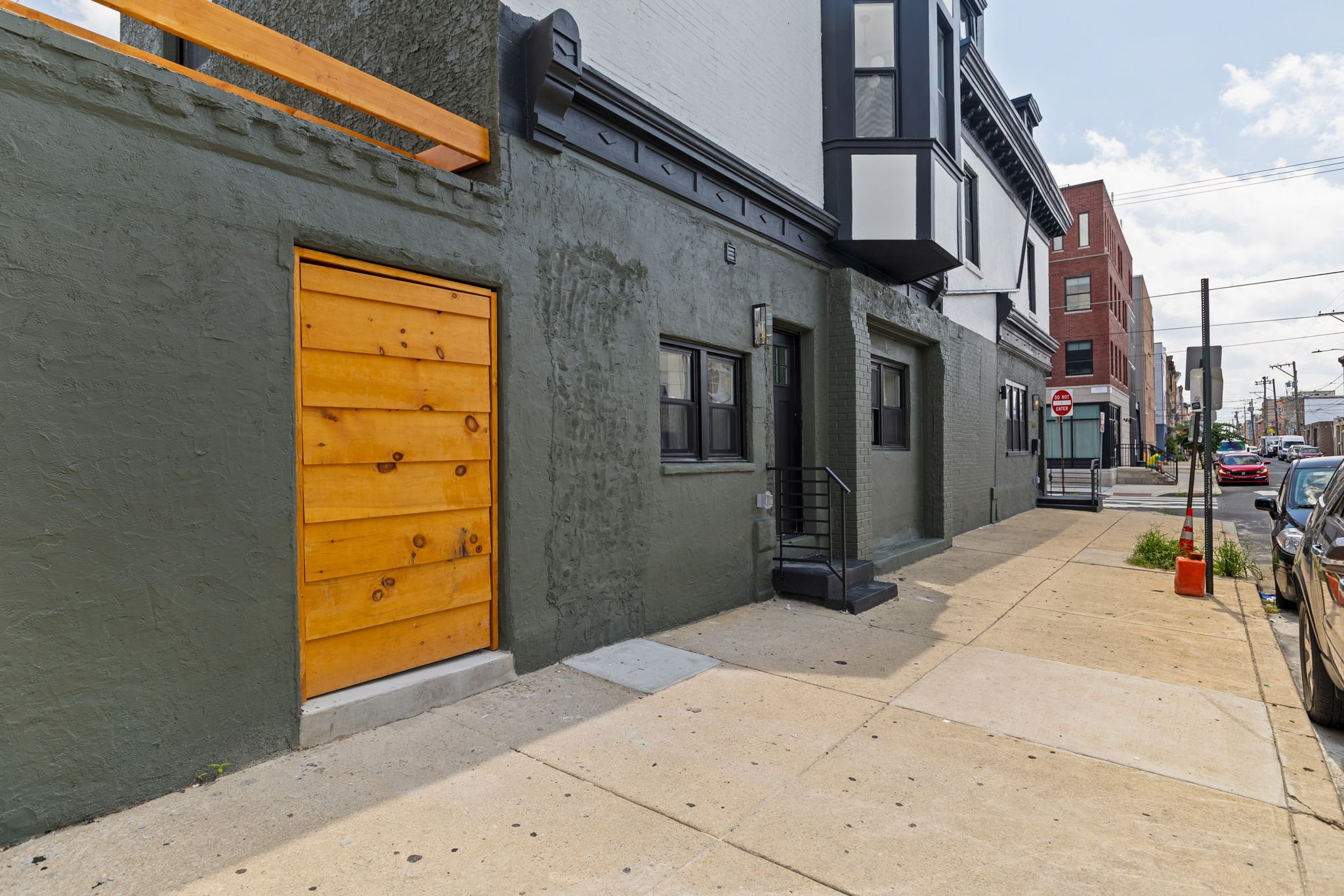 3-web-or-mls-643-moore-st.jpg