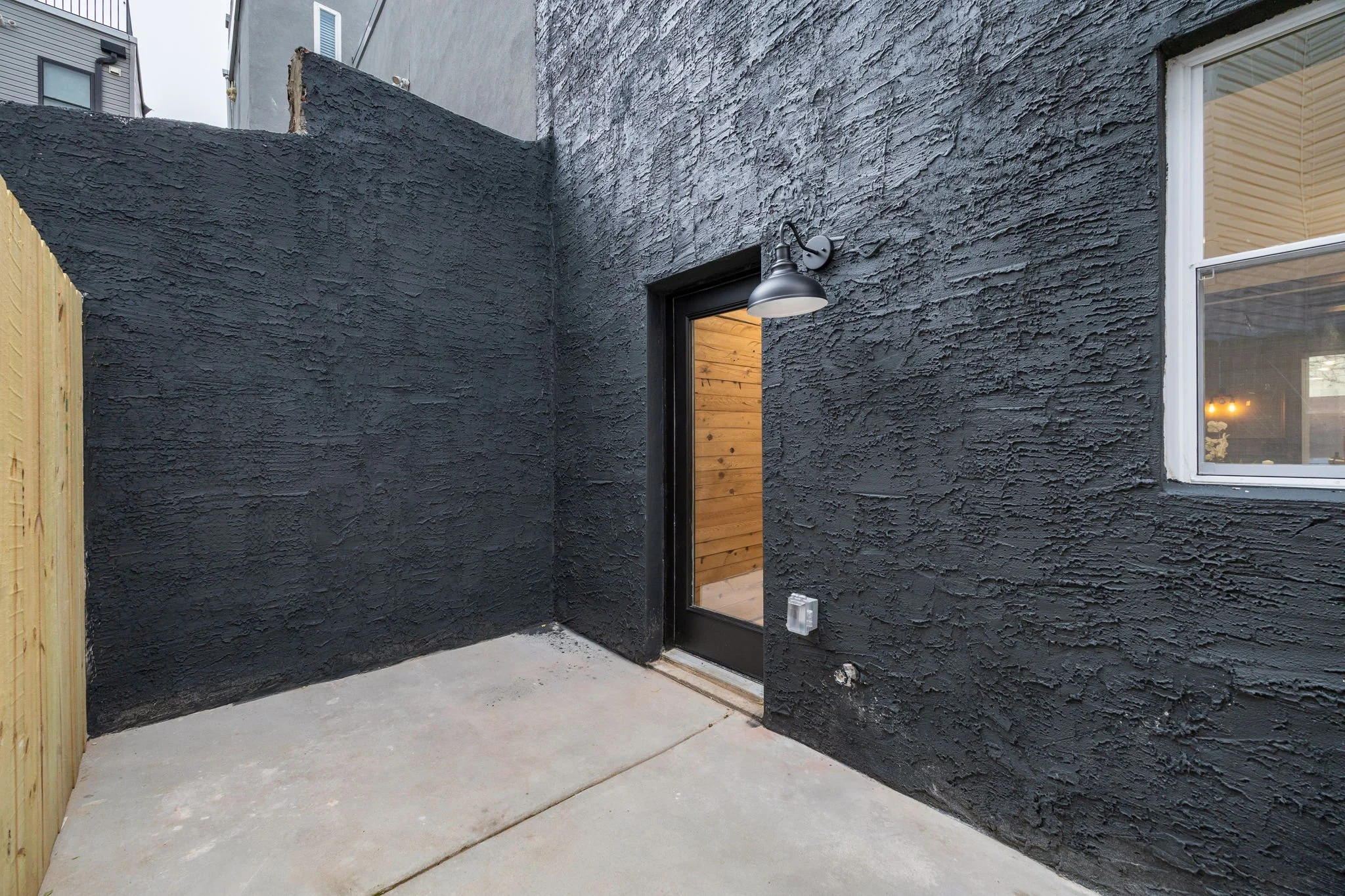 21-web-or-mls-1613-n-lawrence-st.jpg