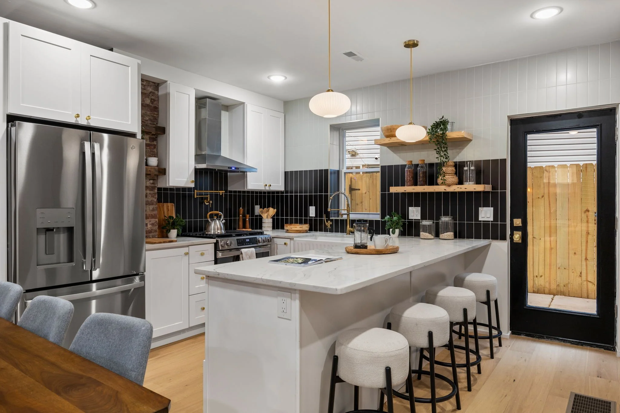 17-web-or-mls-1613-n-lawrence-st.jpg