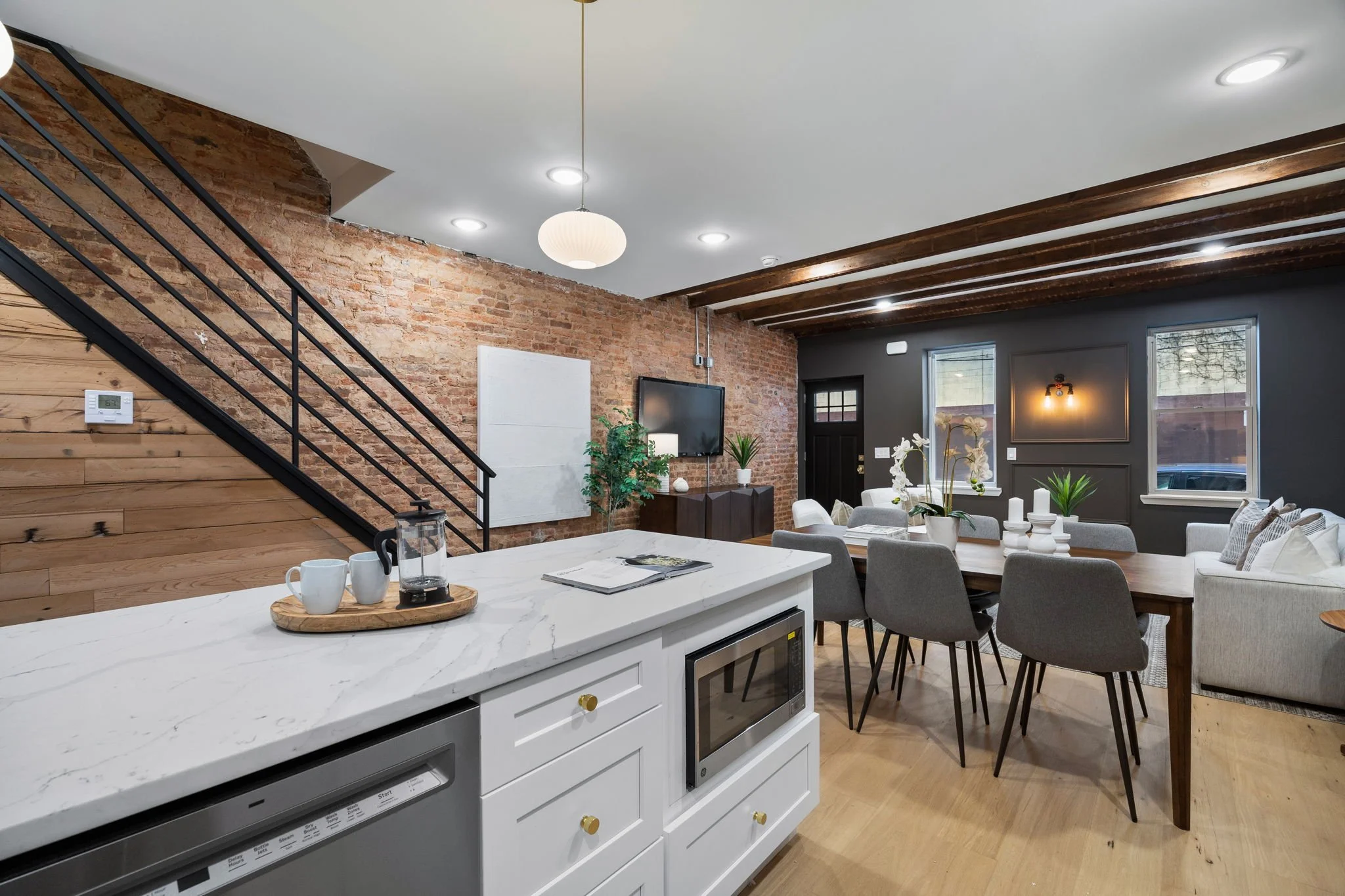 12-web-or-mls-1613-n-lawrence-st.jpg