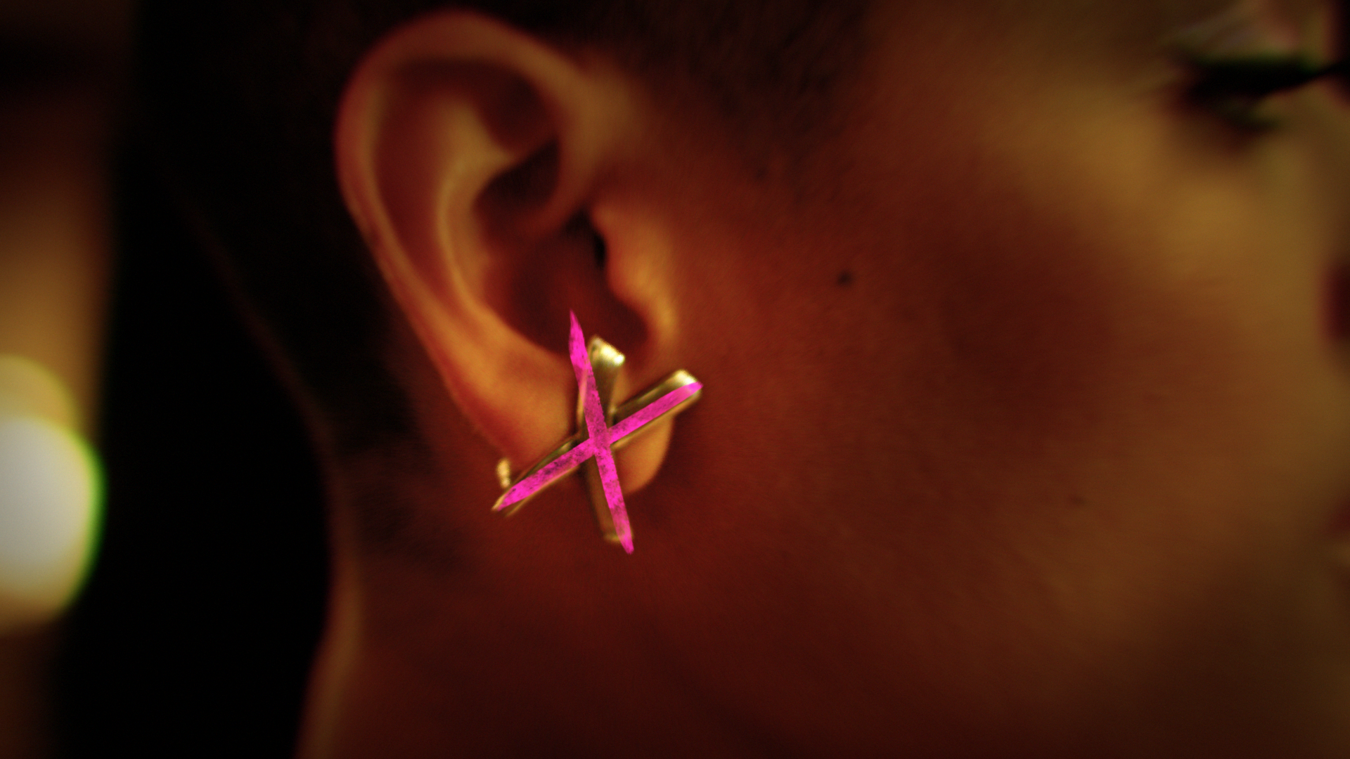 GossipGirl_003_Earring_X_v02_ak_HD.png